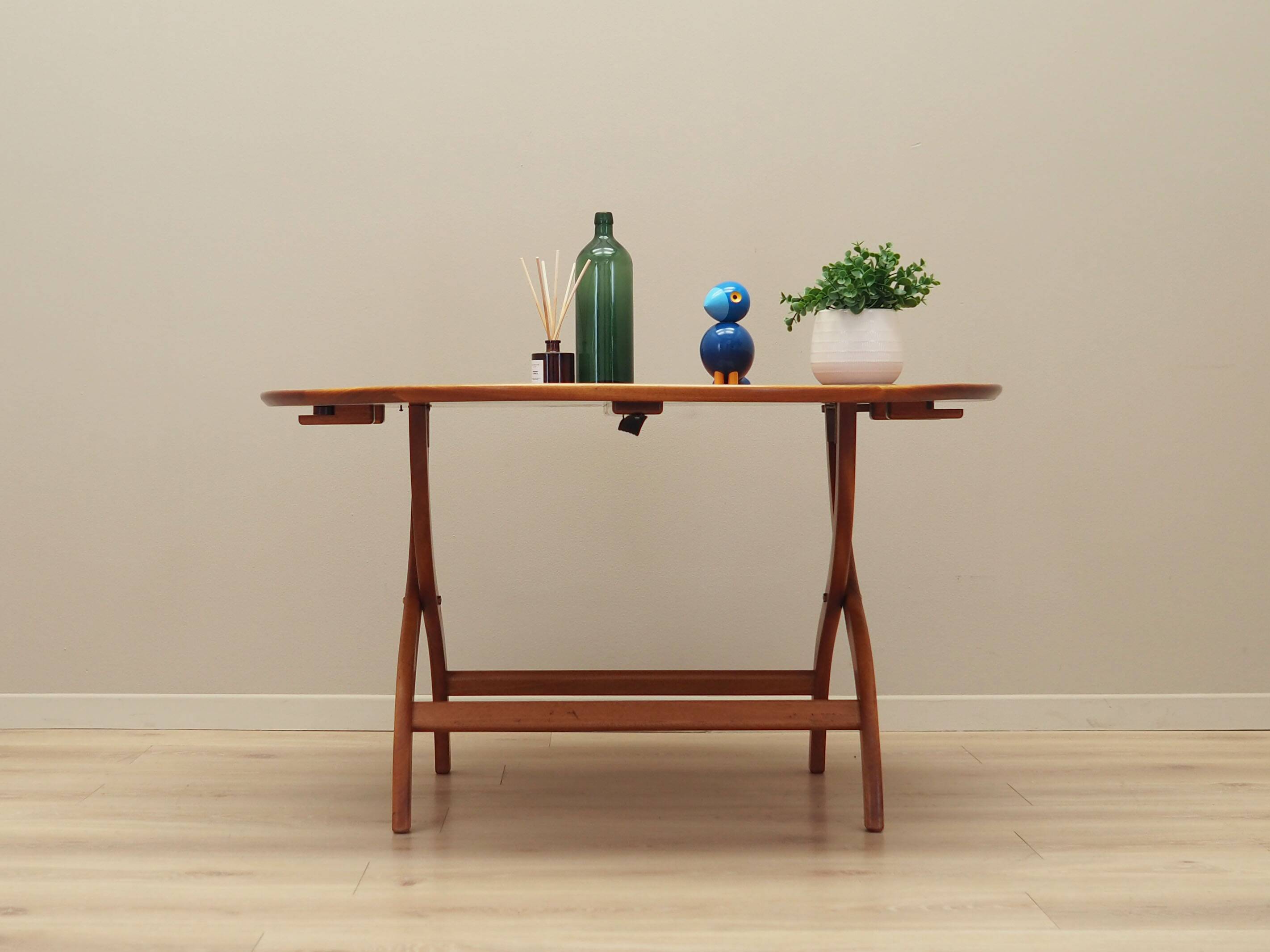 Table basse ronde en acajou, design danois, années 1970, production : Danemark