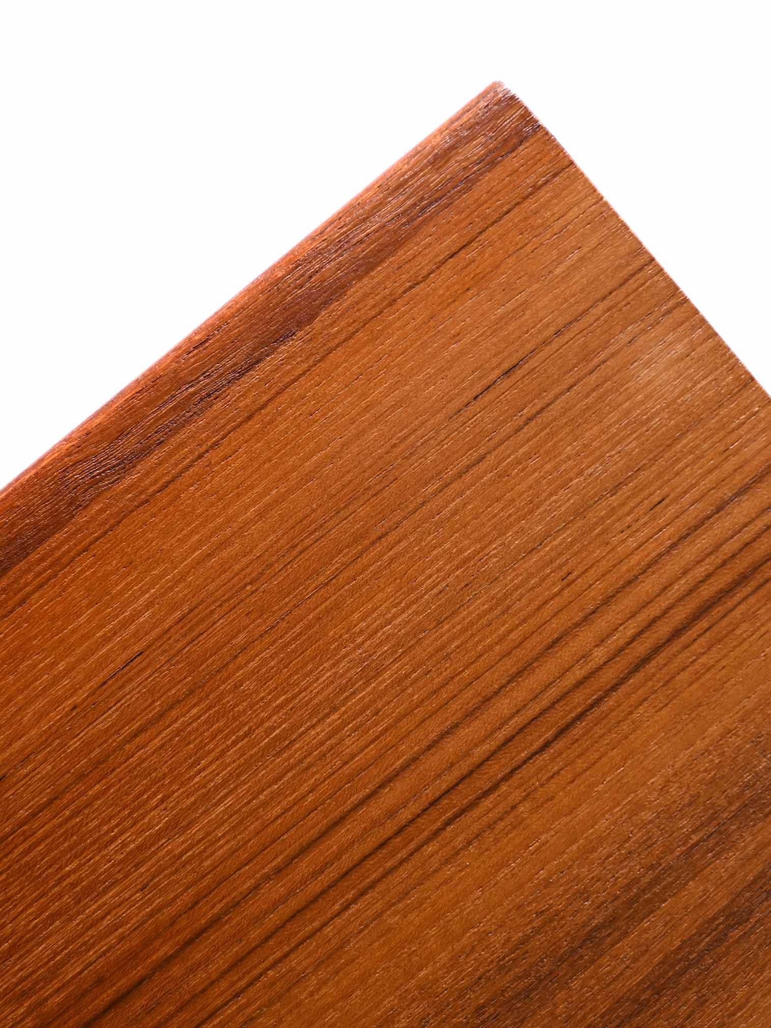 Buffet scandinave avec plateau coulissant