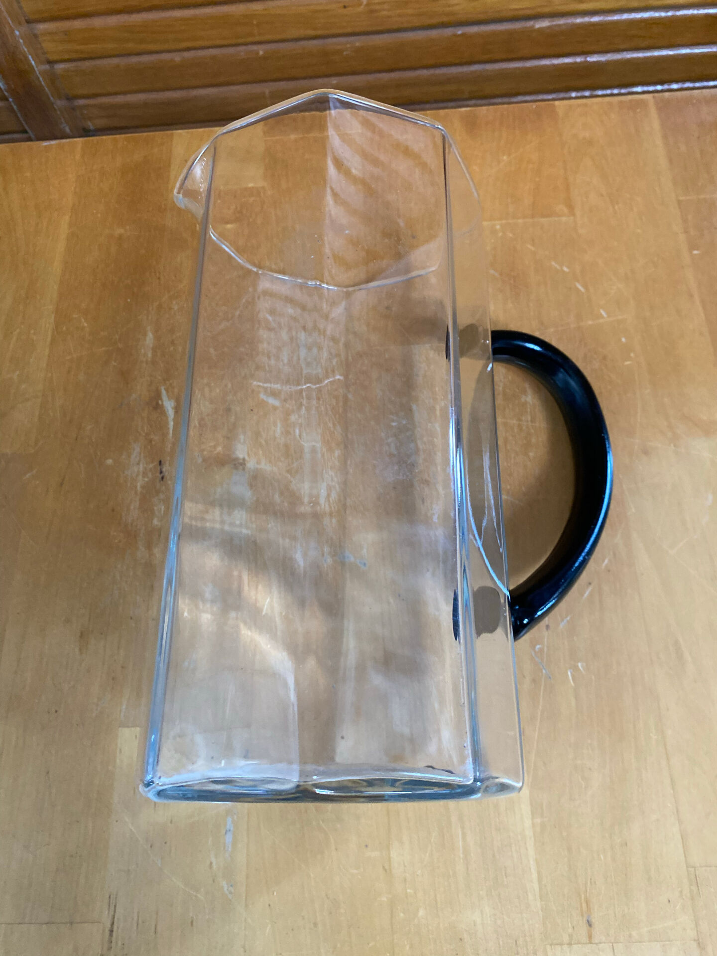 Old pichet arcoroc model octime transparent glass + black handle wine
