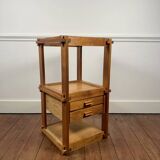 Table d’appoint brutaliste en pin des années 1970-80, travail d’assemblage remarquable