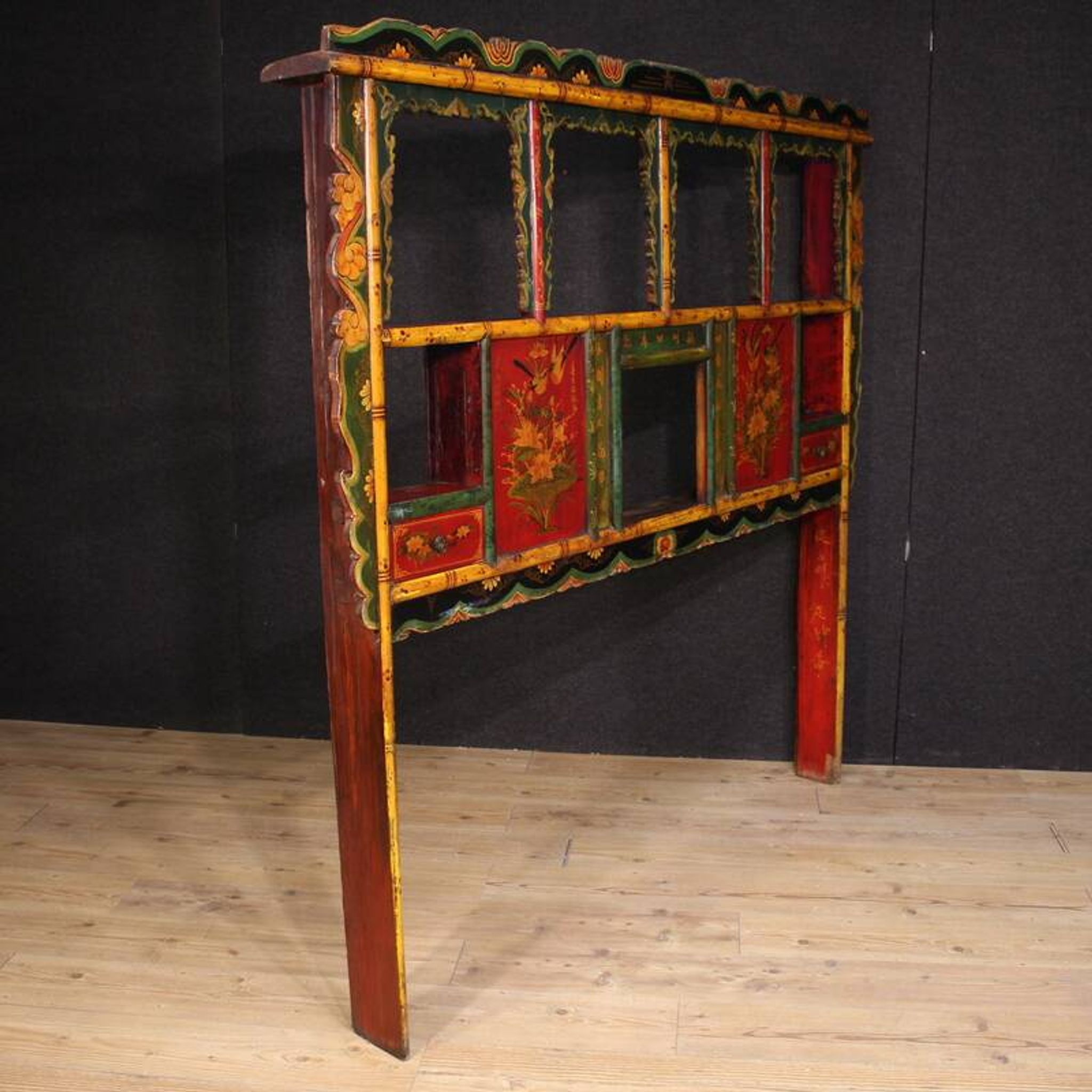 Headboard chinois laqué et peint du 20e siècle