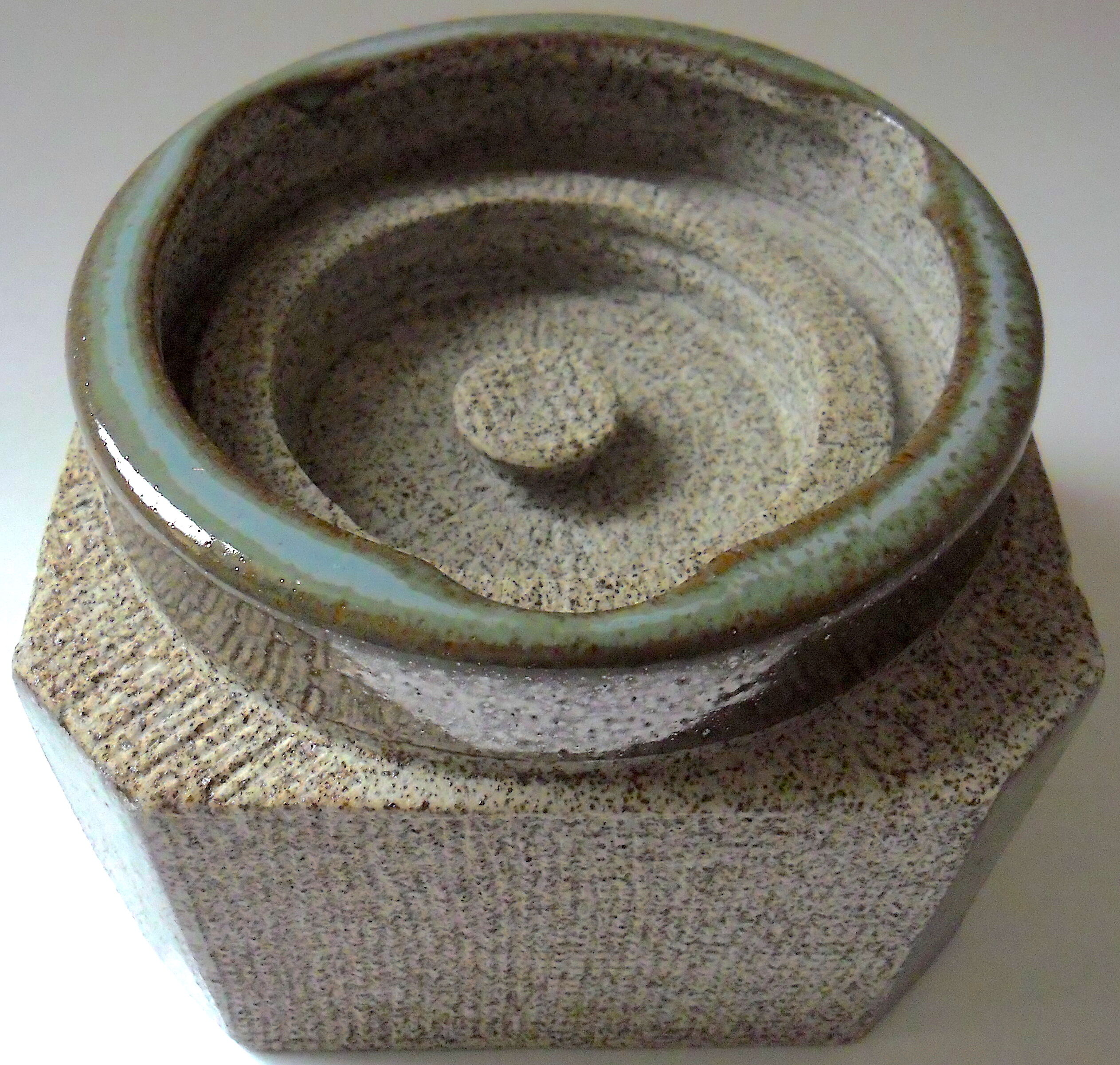 Pot à tabac en grès à émaillage métallescent par Lucien Brisoux (1878-1963)