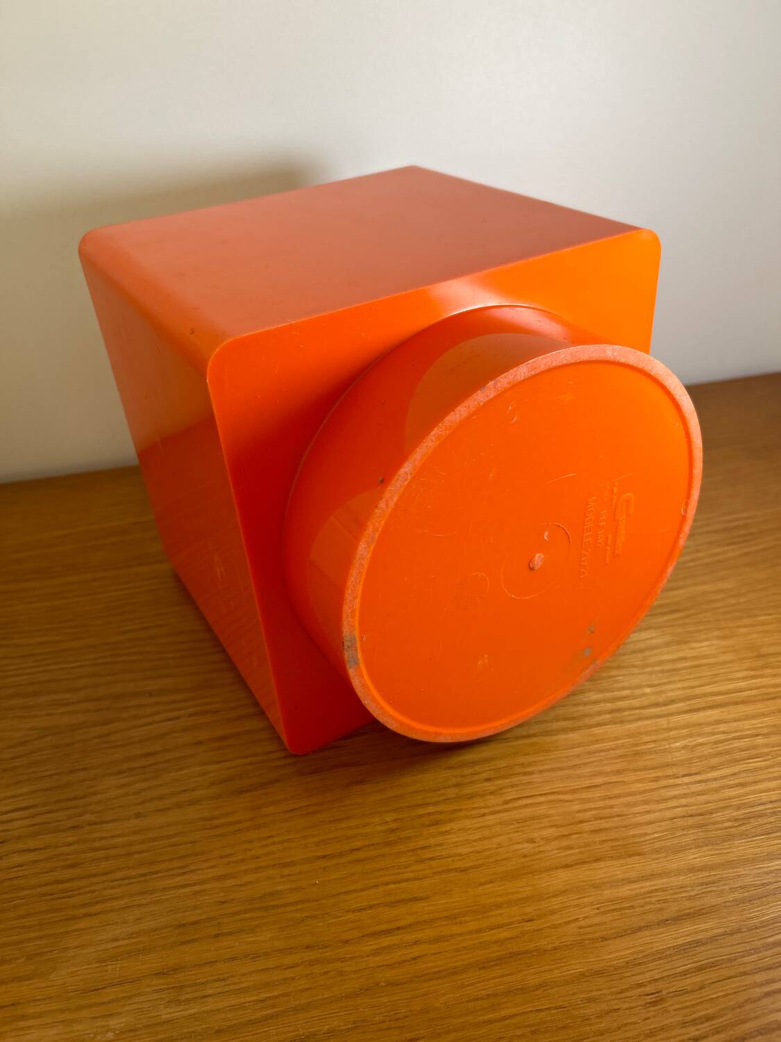 Vintage Grosfillex orange planter