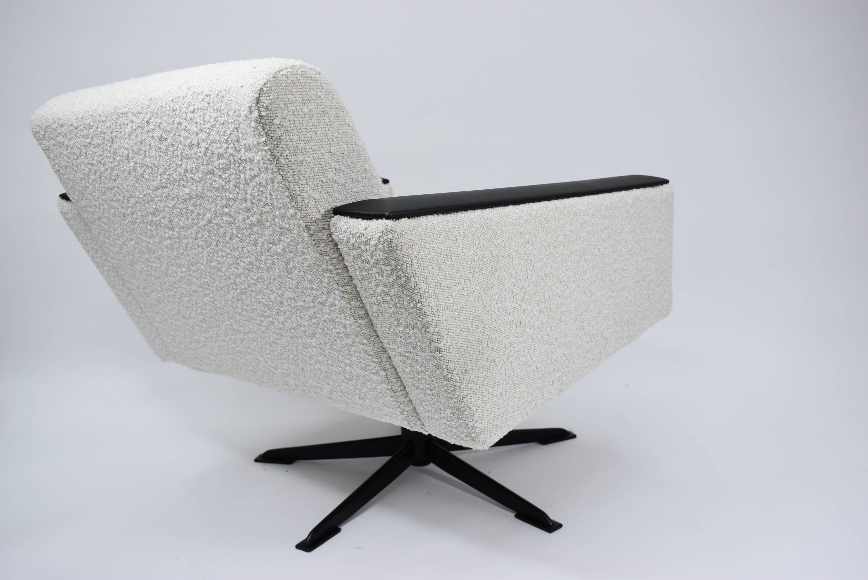 Vintage Deutsche Democratic Republic DDR, 60s, White Bouclé