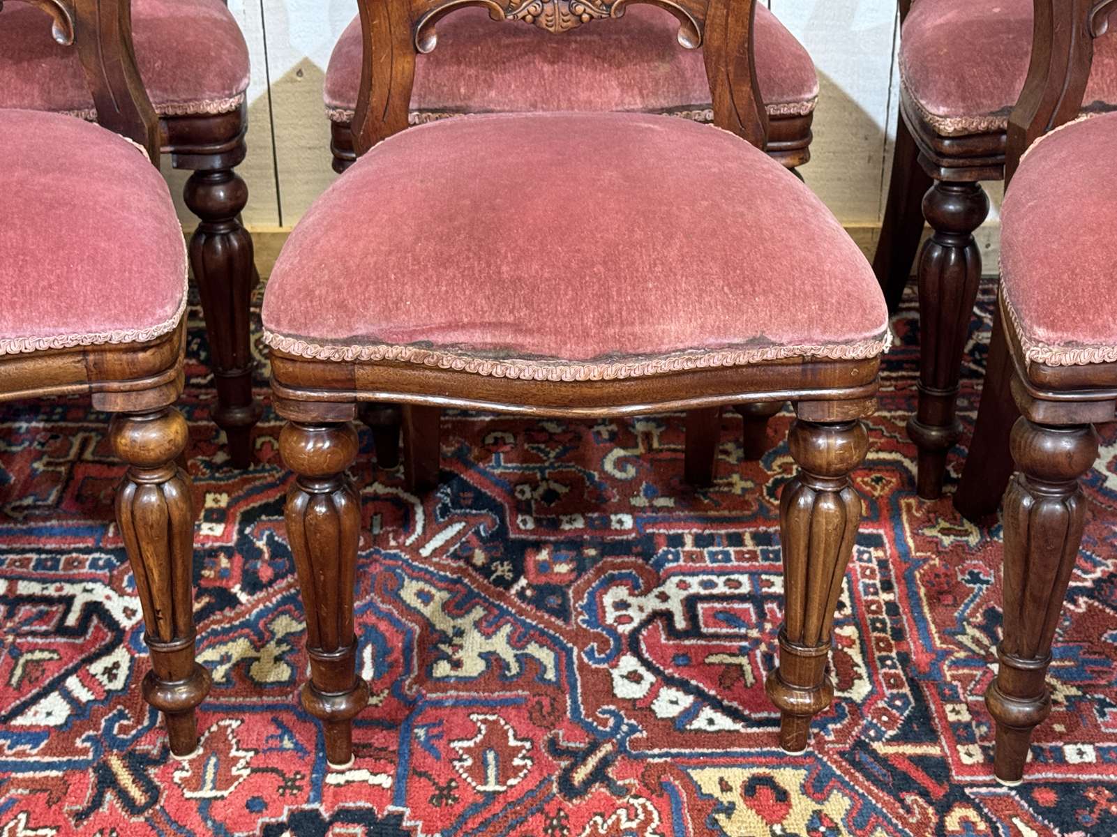 Suite de 8 chaises anglaises en acajou de style Victorien