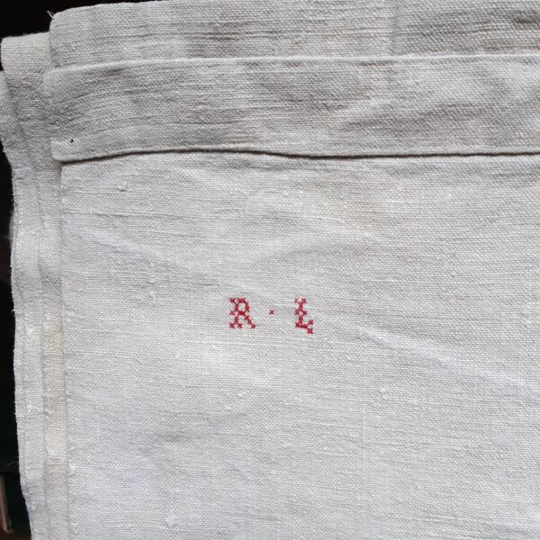 Dessus de lit ancien en lin bis avec petit monogramme rl