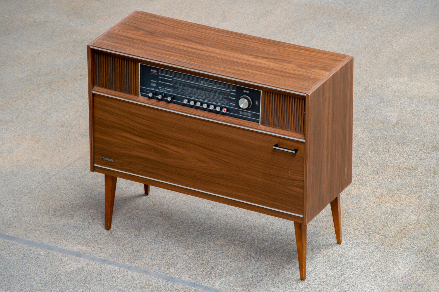 Platinum furniture vintage scandinavian 1960