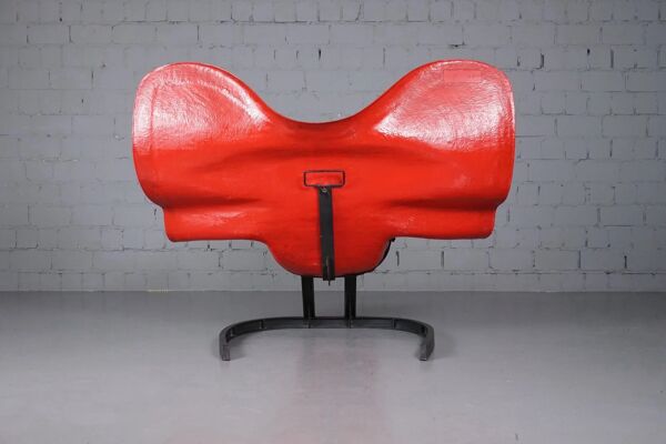 Fauteuil ''Éléphant'' rouge de Bernard Rancillac