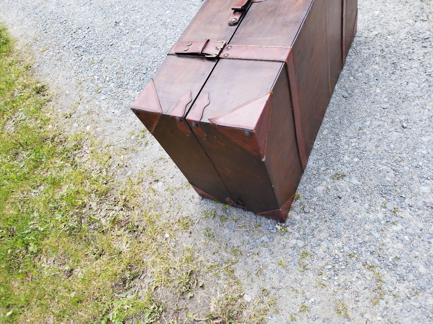 Furniture trunk wood coffee table shelves library suitcase