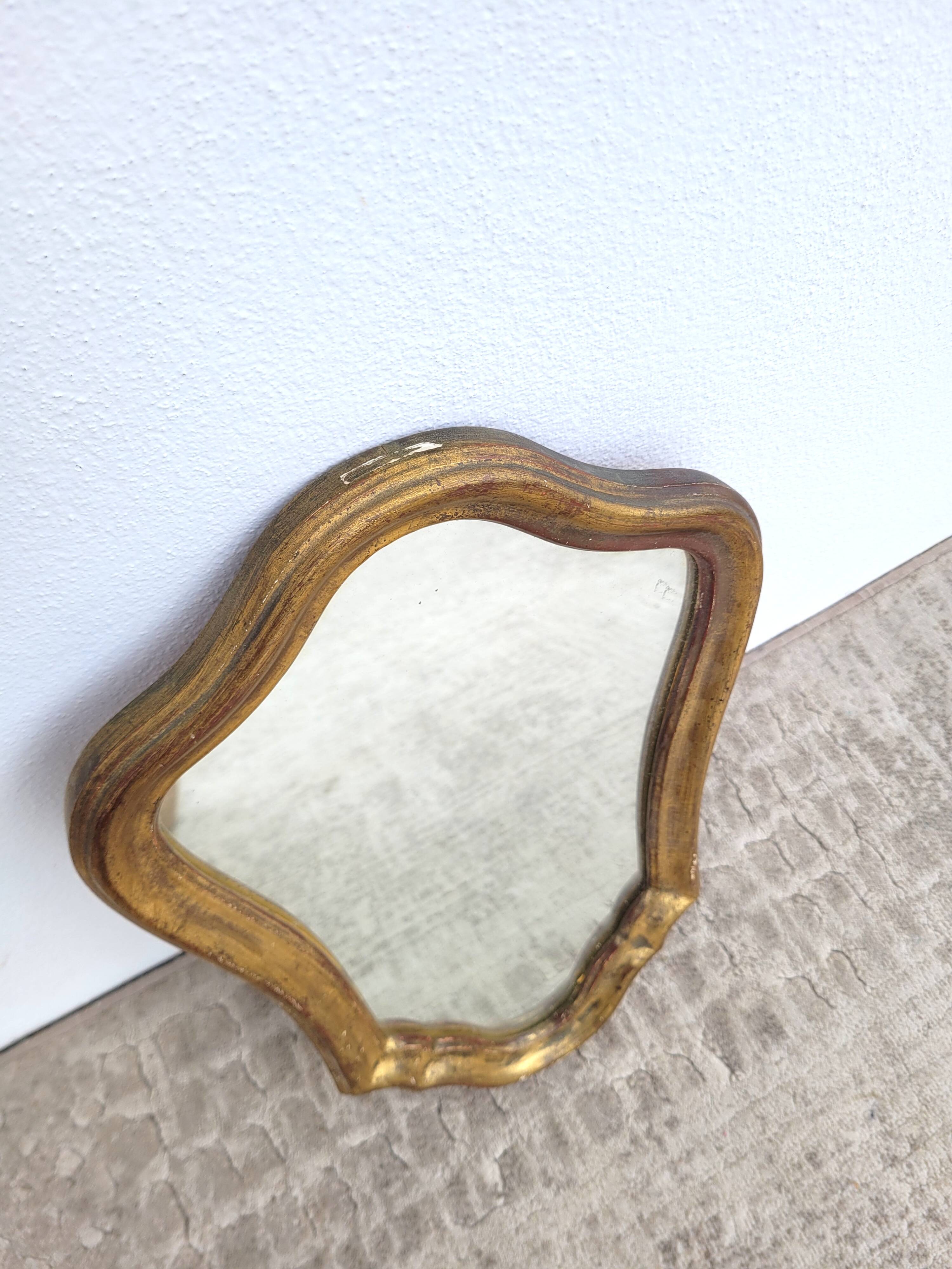 Small vintage animated golden mirror 28x40cm