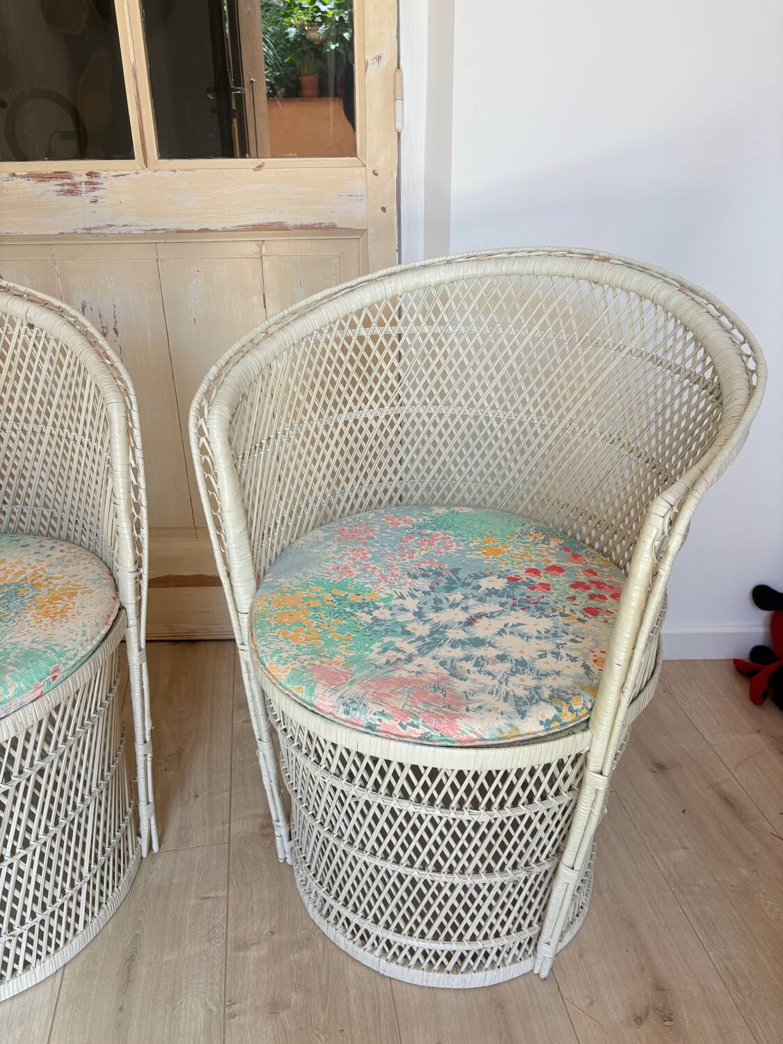 Set of 2 Vintage White Rattan Armchairs – 1970s