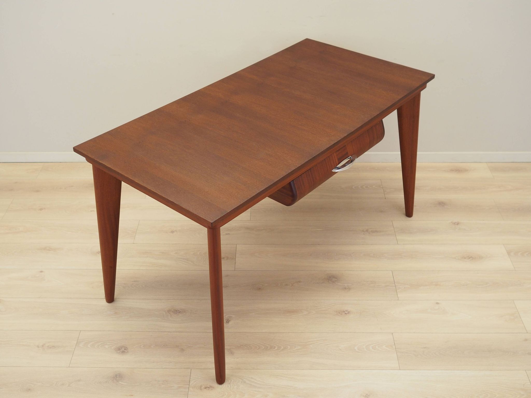 Oak desk, Italian design, 1970s, production: Italy