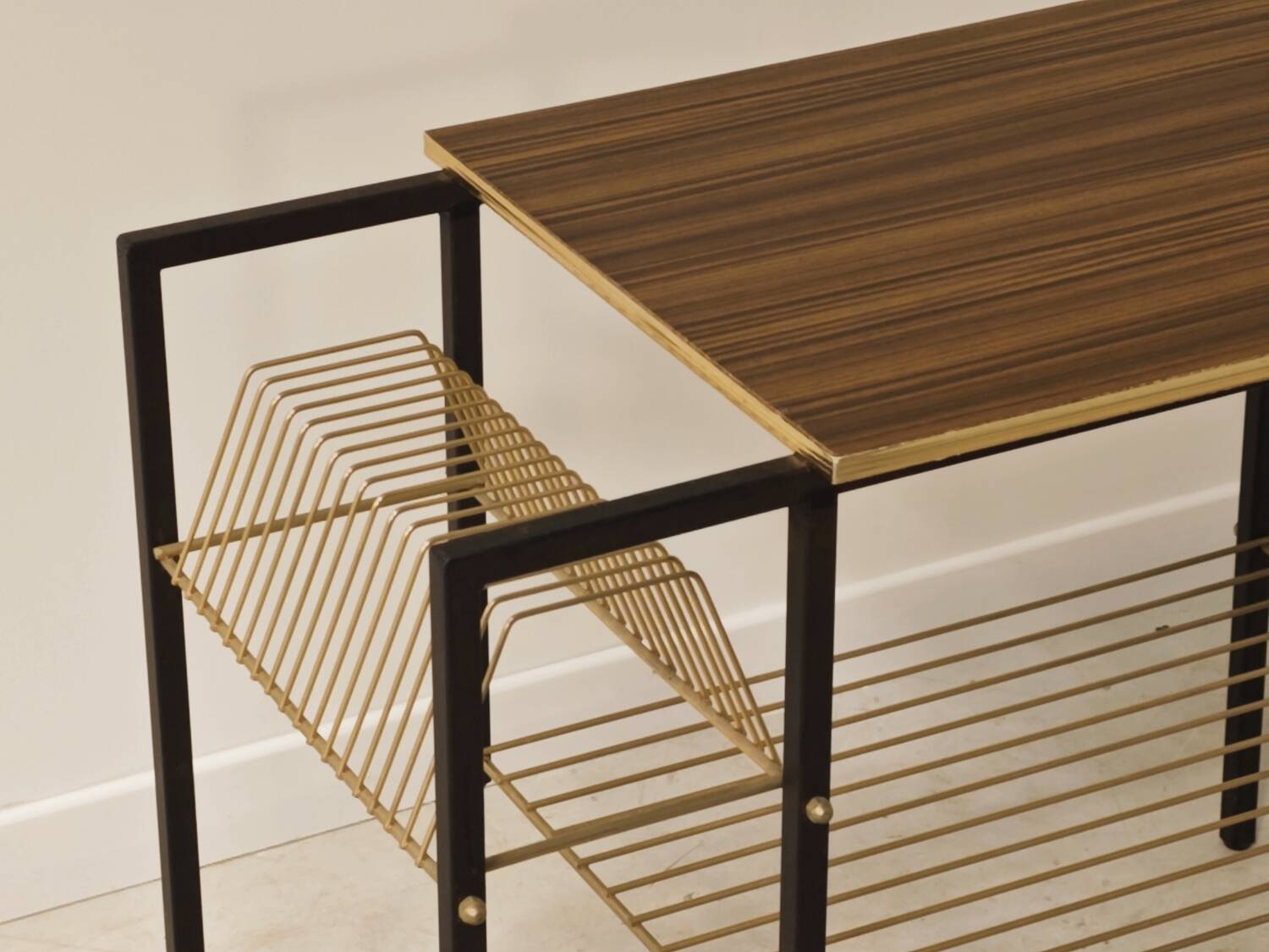 Vintage vinyl serving trolley in wood and gold metal