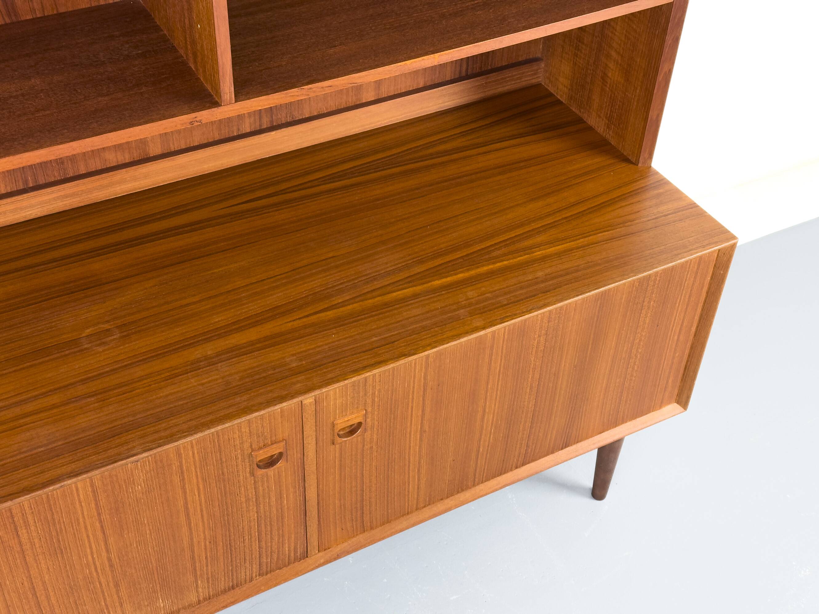 Buffet en teck avec étagère par Brouer Møbler, années 1960.