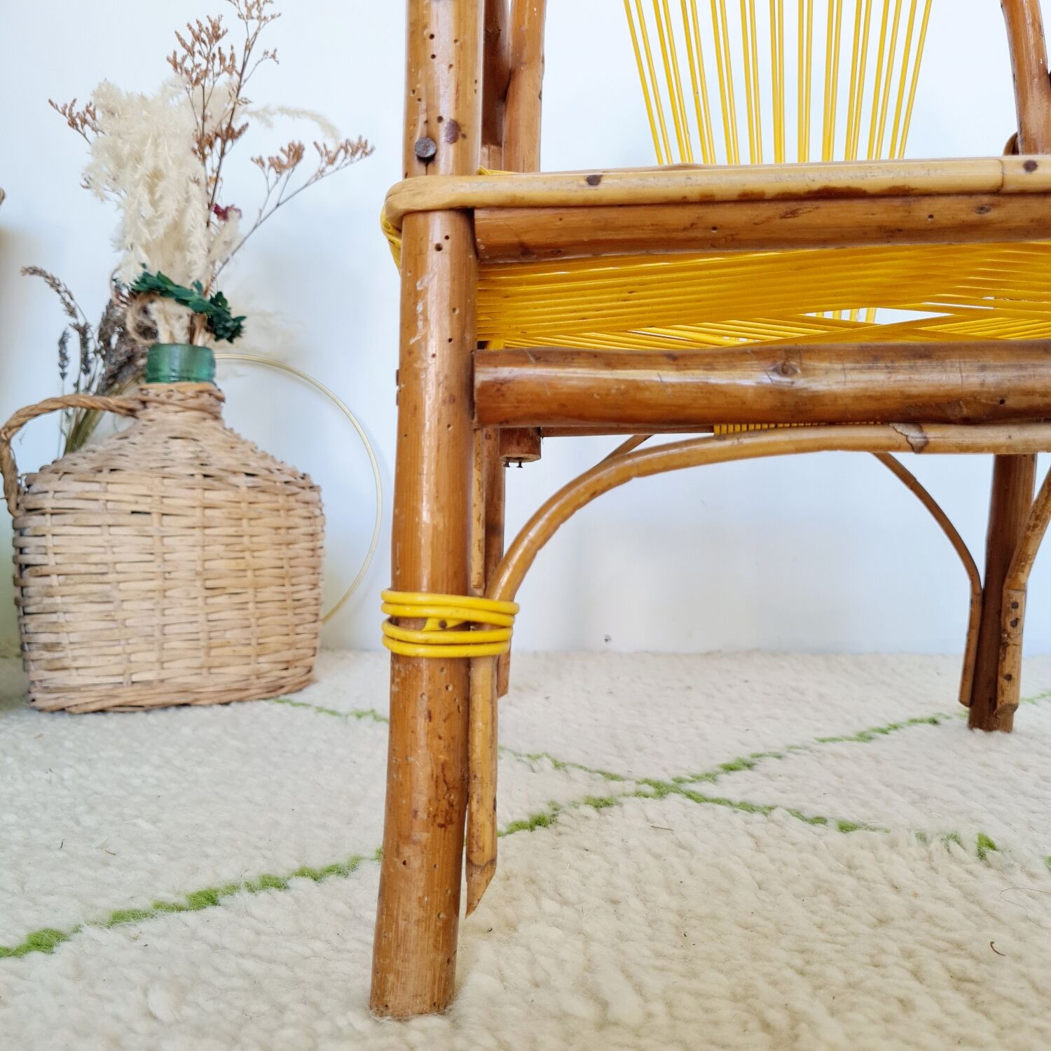 Children's chair wood and yellow scoubidou