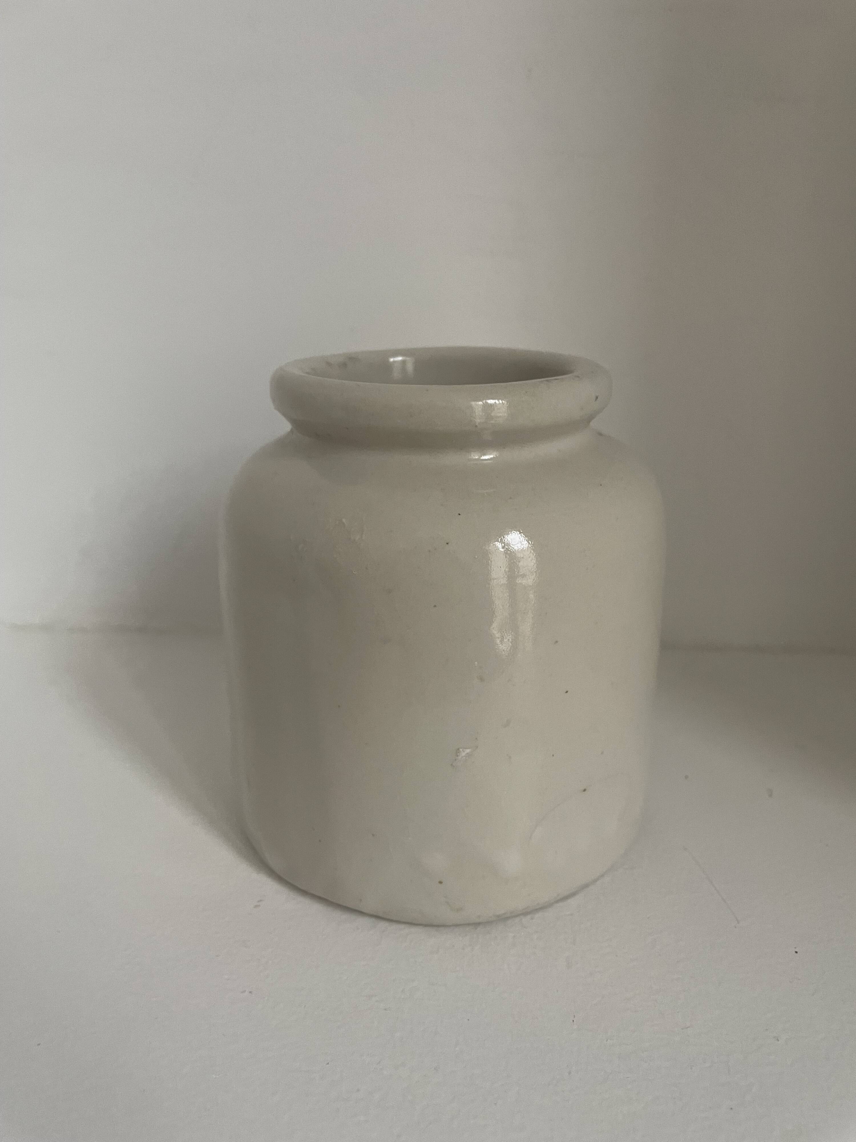 Set of 20 decorative items