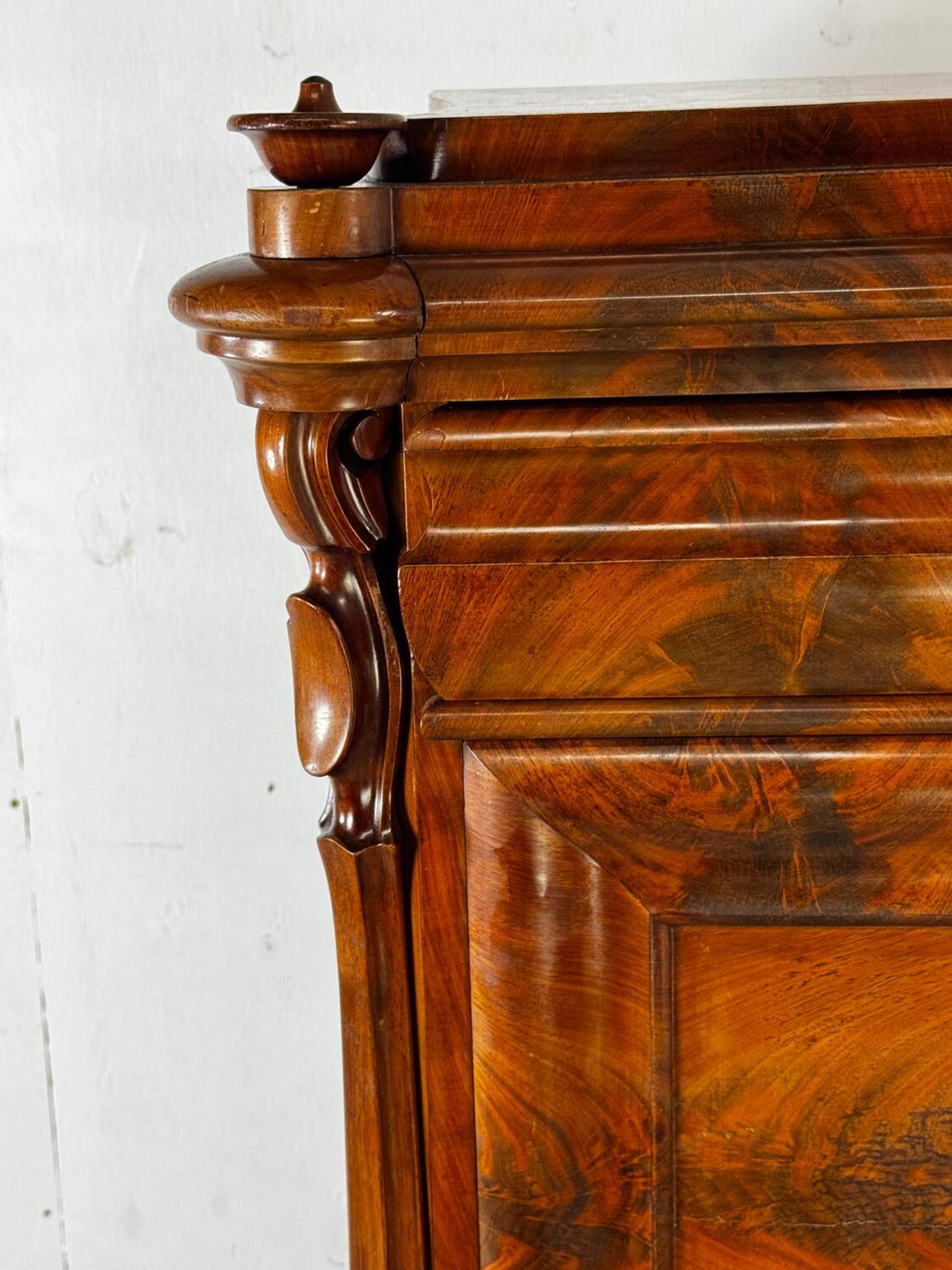 Biedermeier vintage oak and mahogany secretary desk, well-made, 1860.