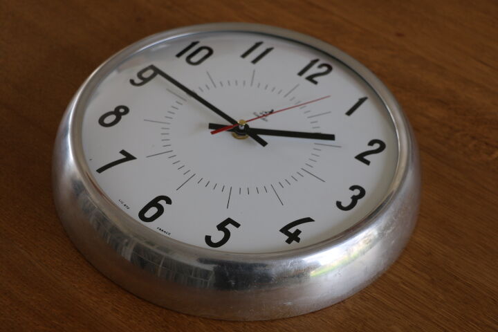 Horloge murale JAZ ronde acier 1960