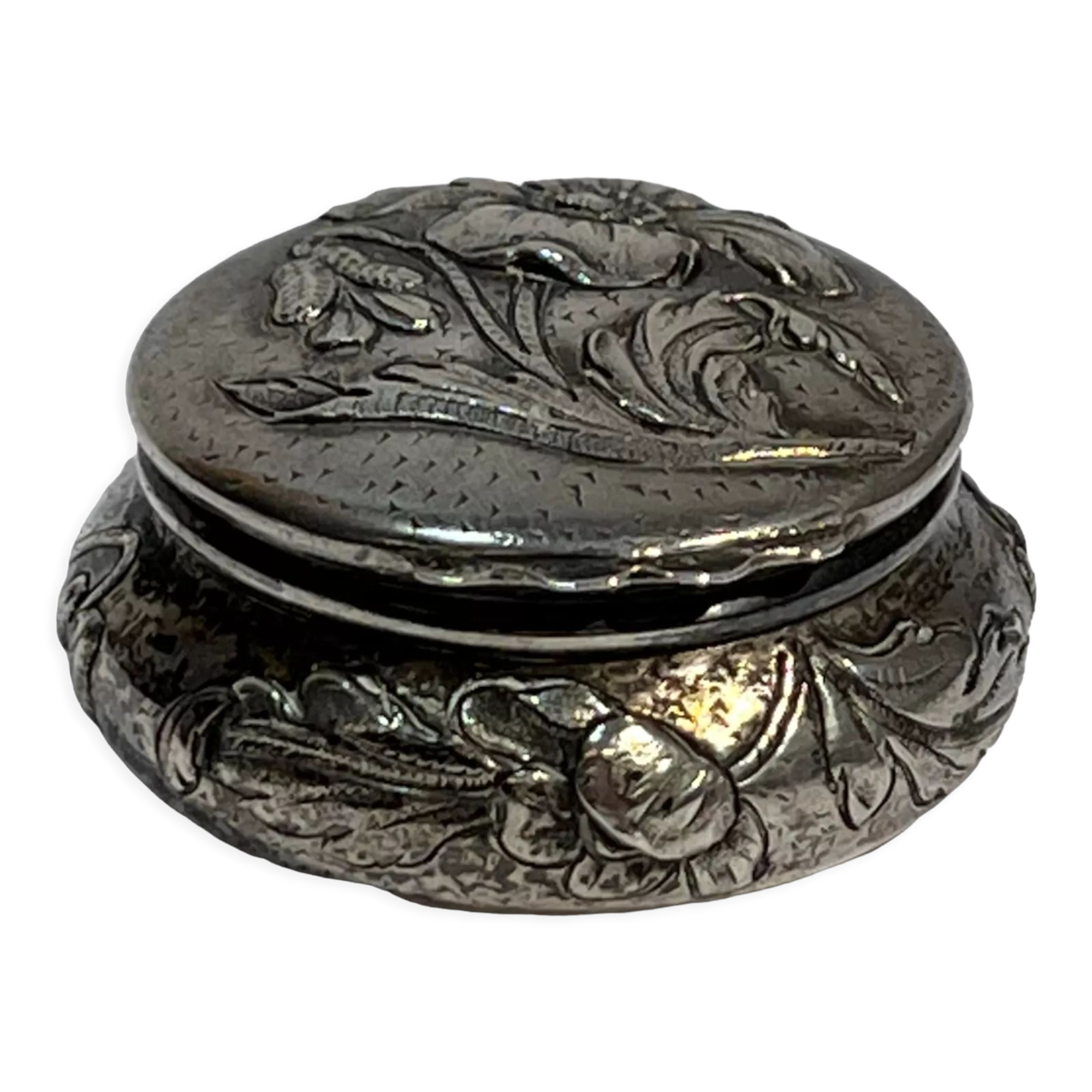 Powder magazine with solid silver mirror