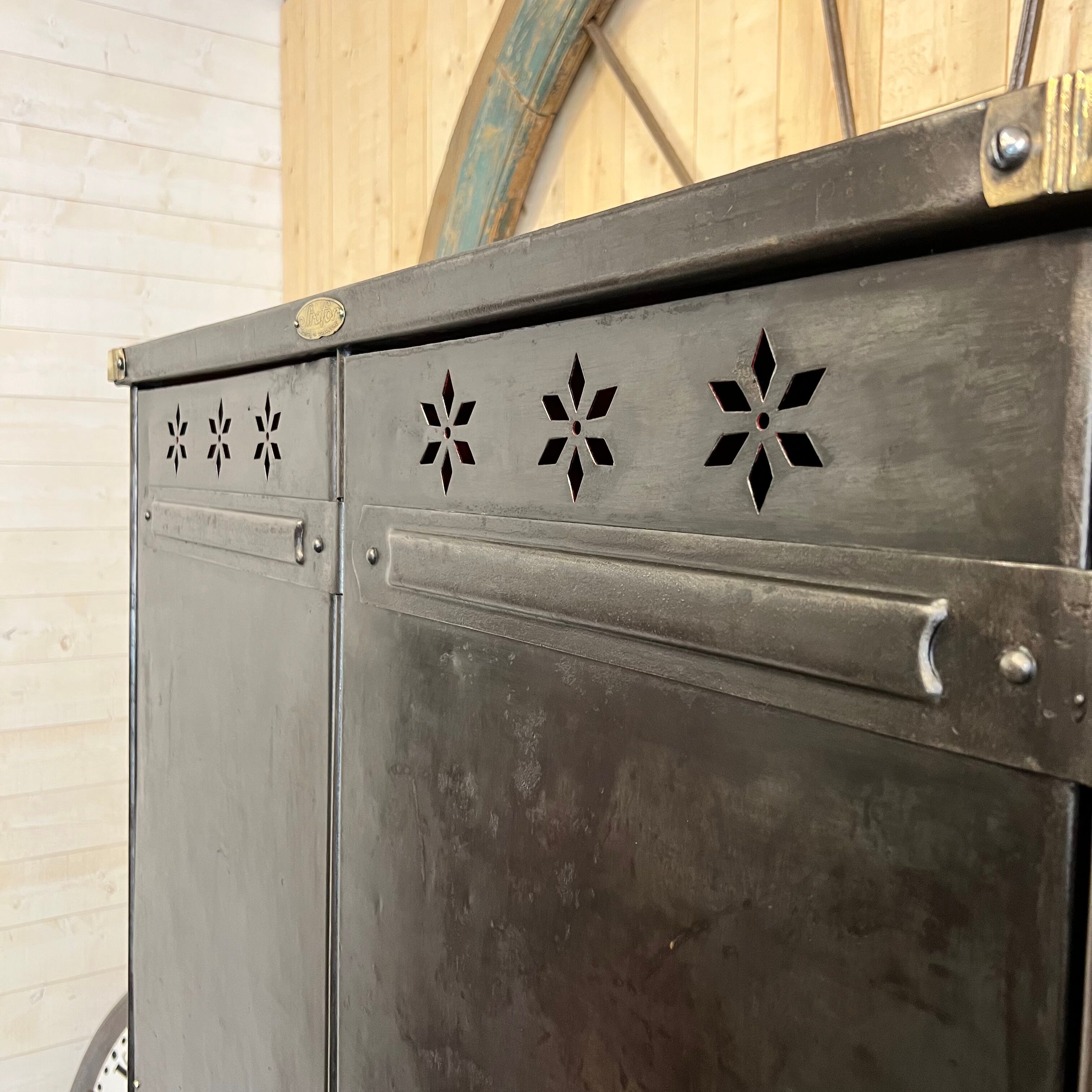 Wardrobe Strafor 1930