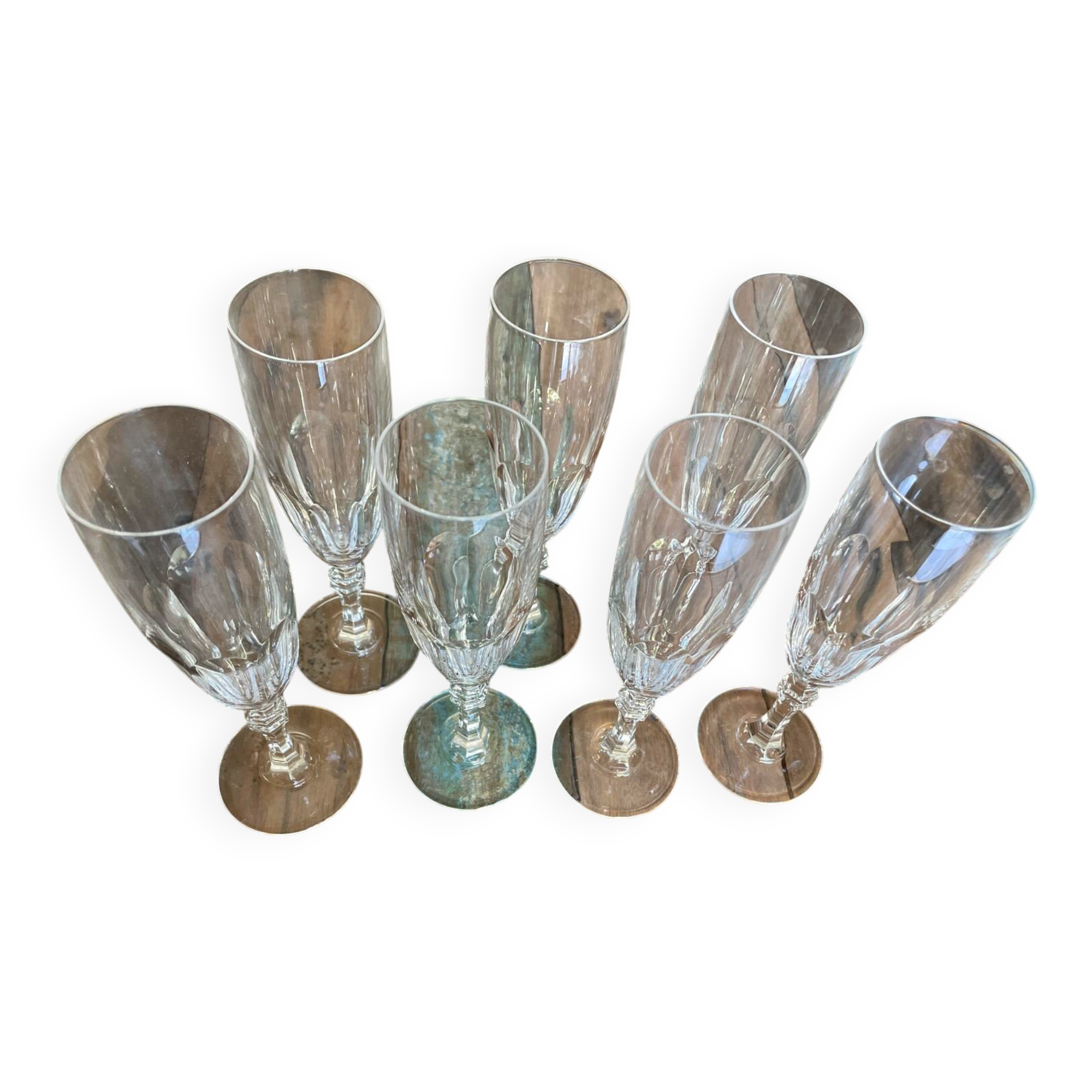 Set of 7 champagne flutes. Made of cut crystal.