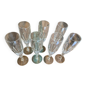 Set of 7 champagne flutes. Made of cut crystal.
