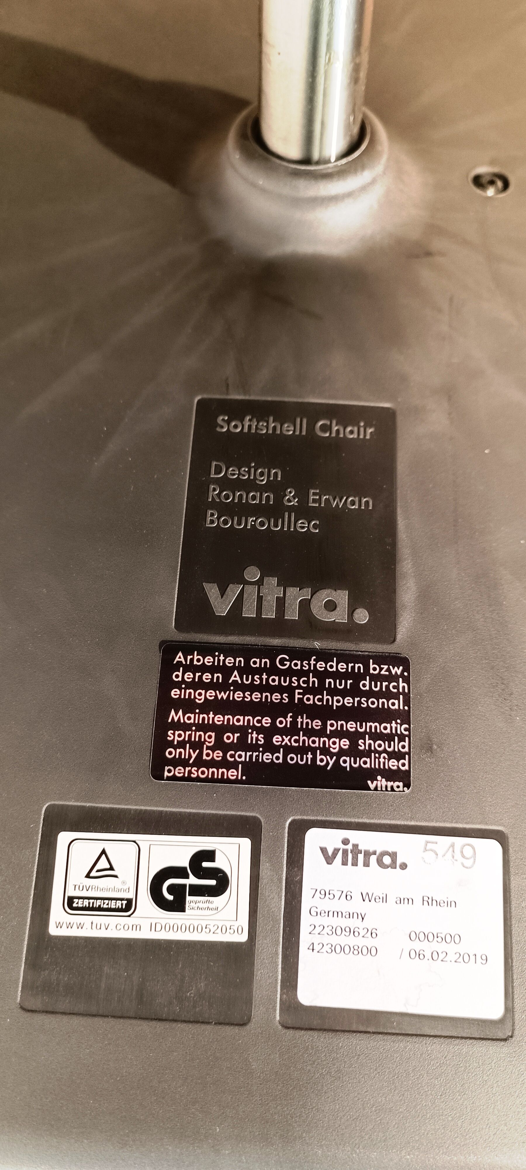 Softshell office chair design Ronan & Erwan Bouroulec