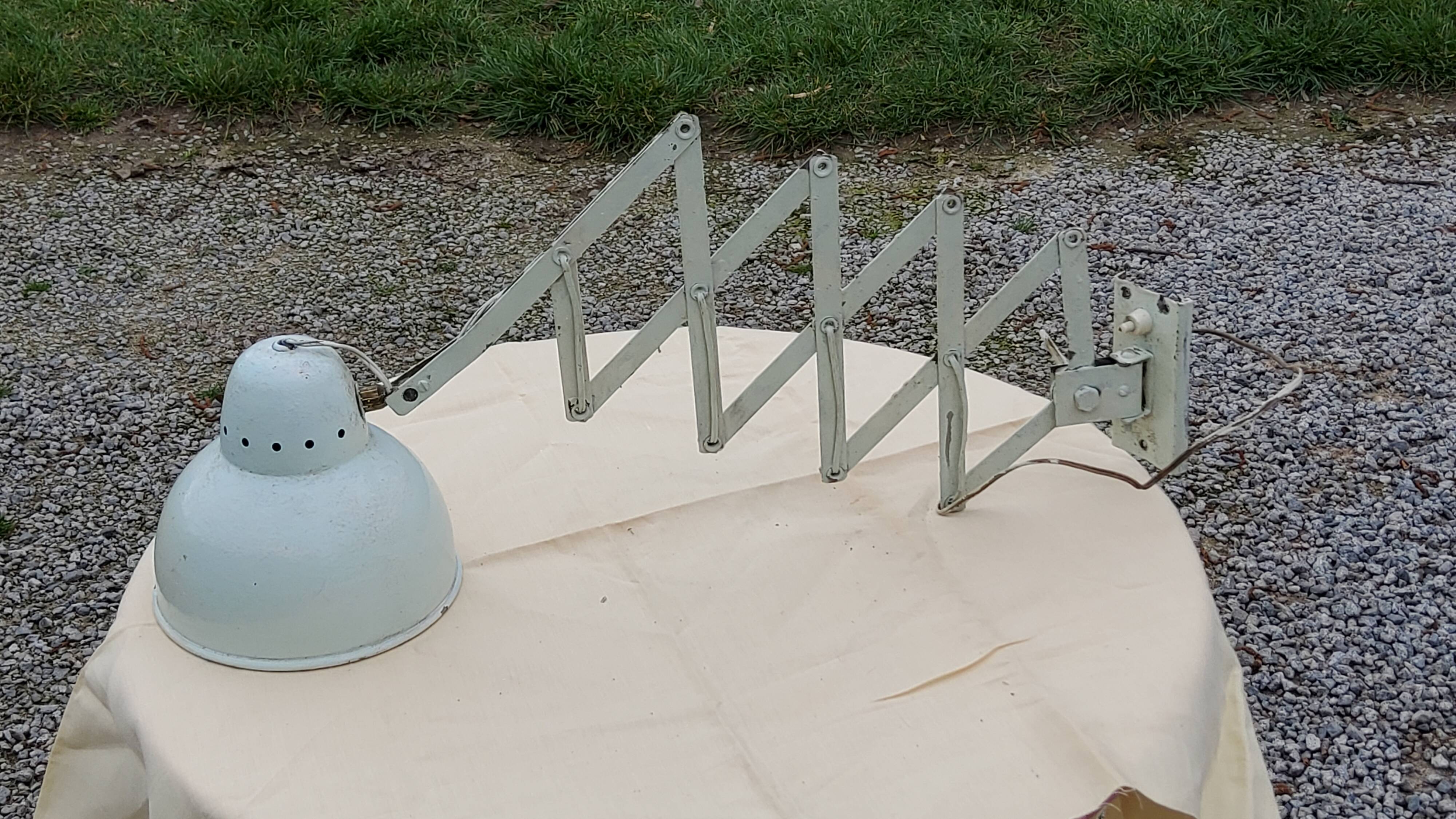Adjustable metal accordion wall lamp from the 50s aluminum lampshade