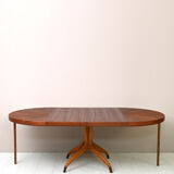 Scandinavian extending table by David Rosen