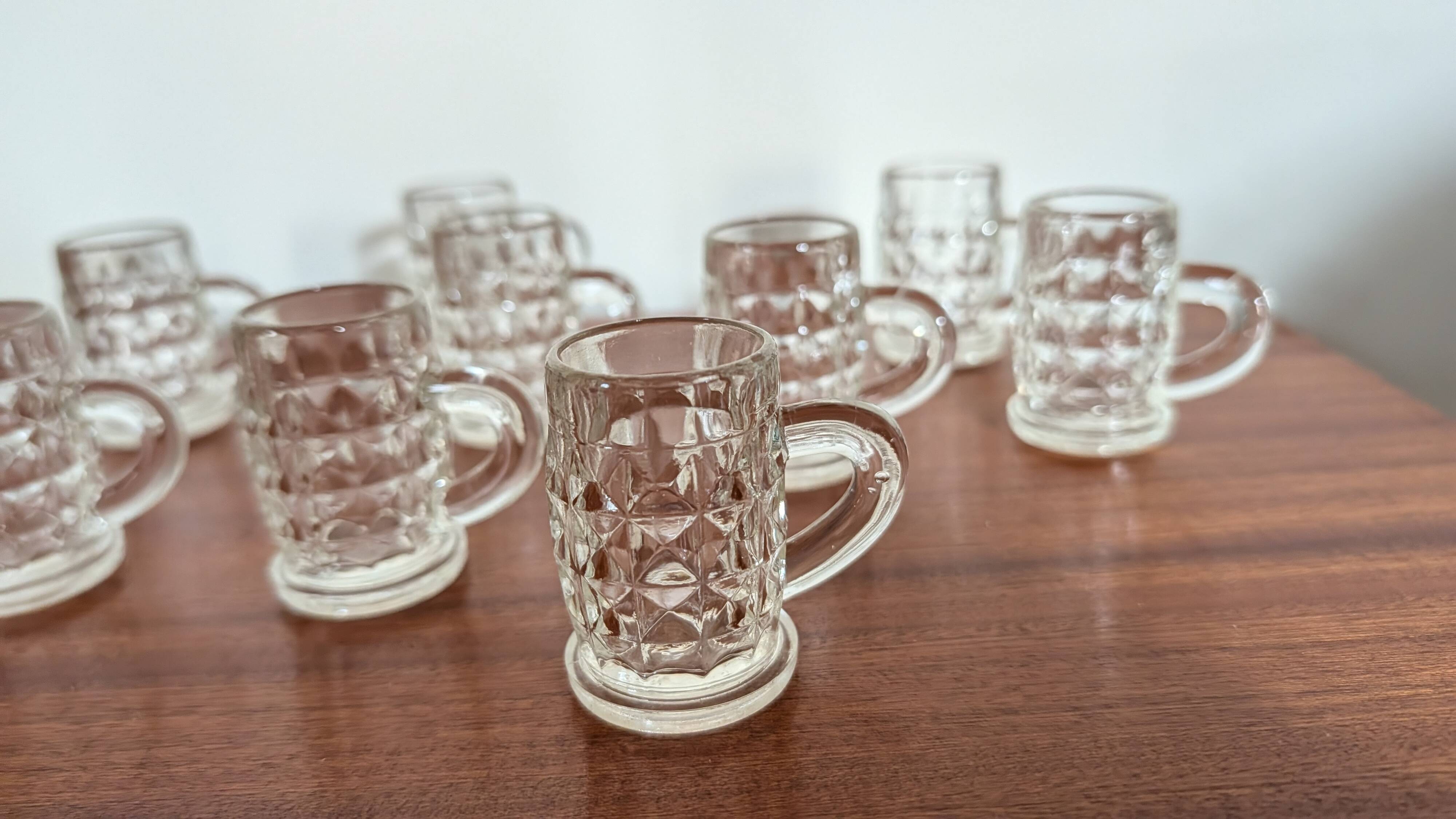 10 verres à liqueur en forme de chope