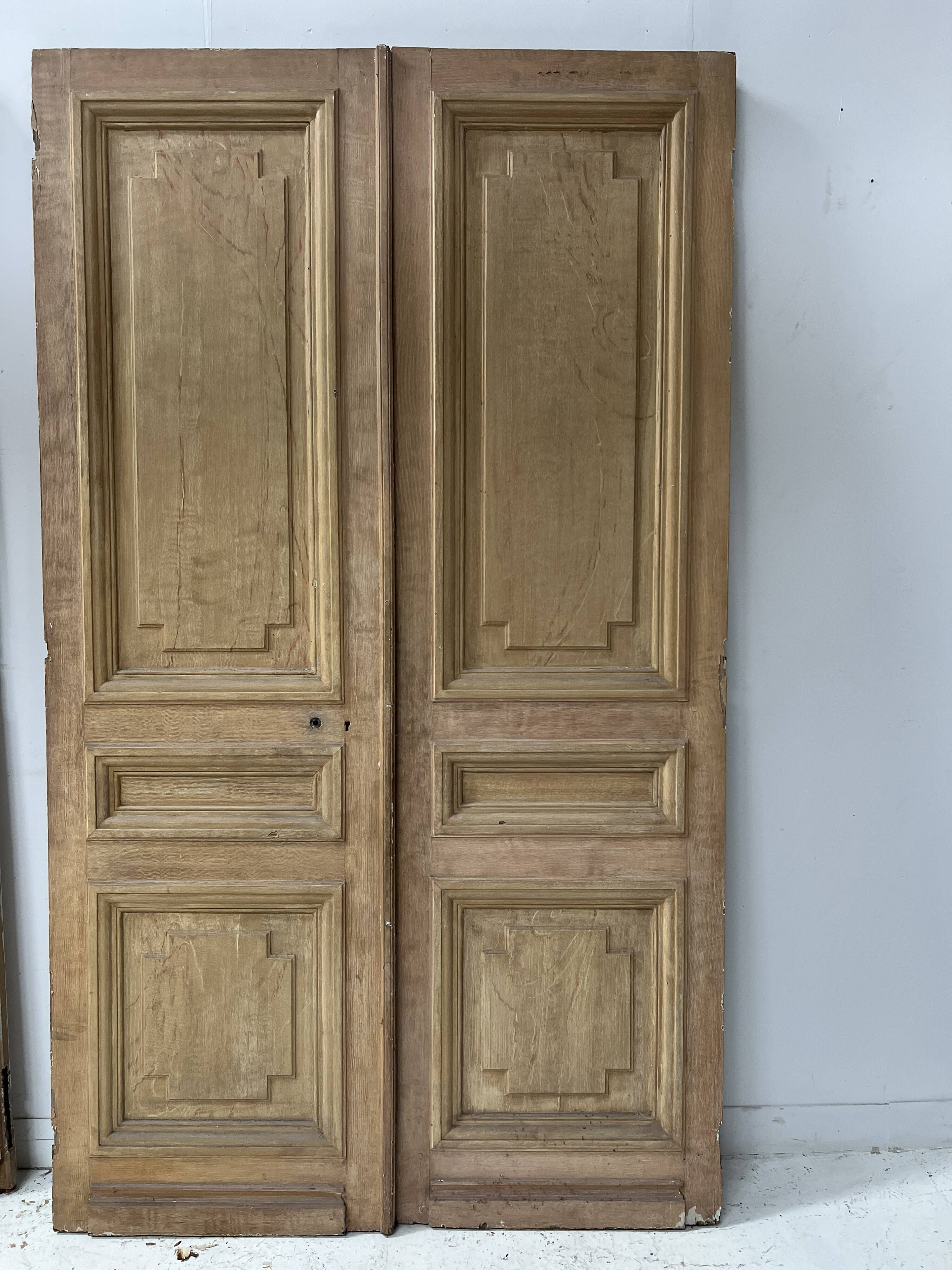 Pair of Haussmann-style double passage doors in patinated oak from the 19th century.