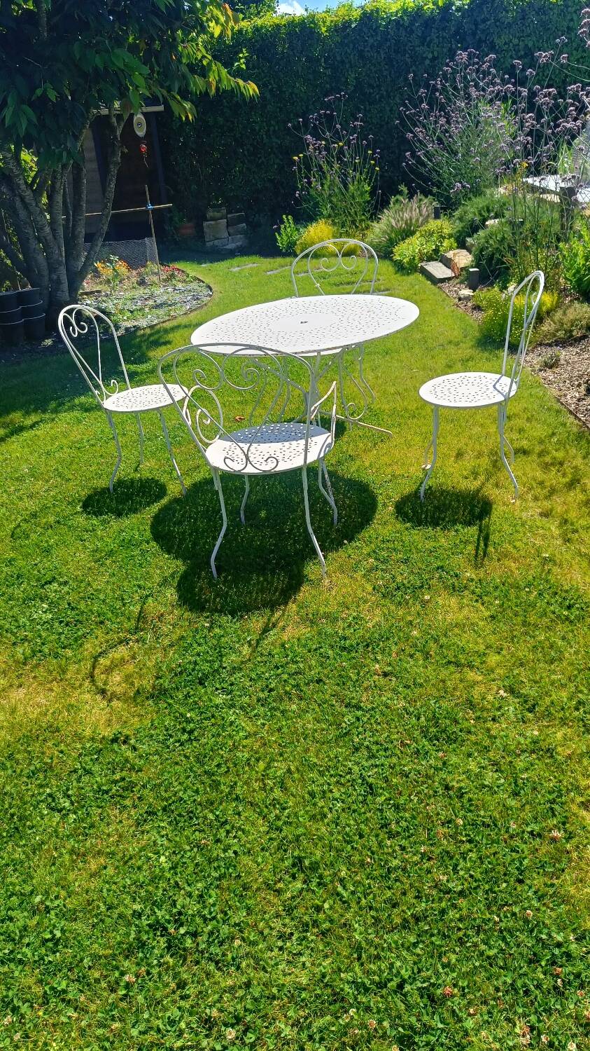 White wrought iron garden furniture