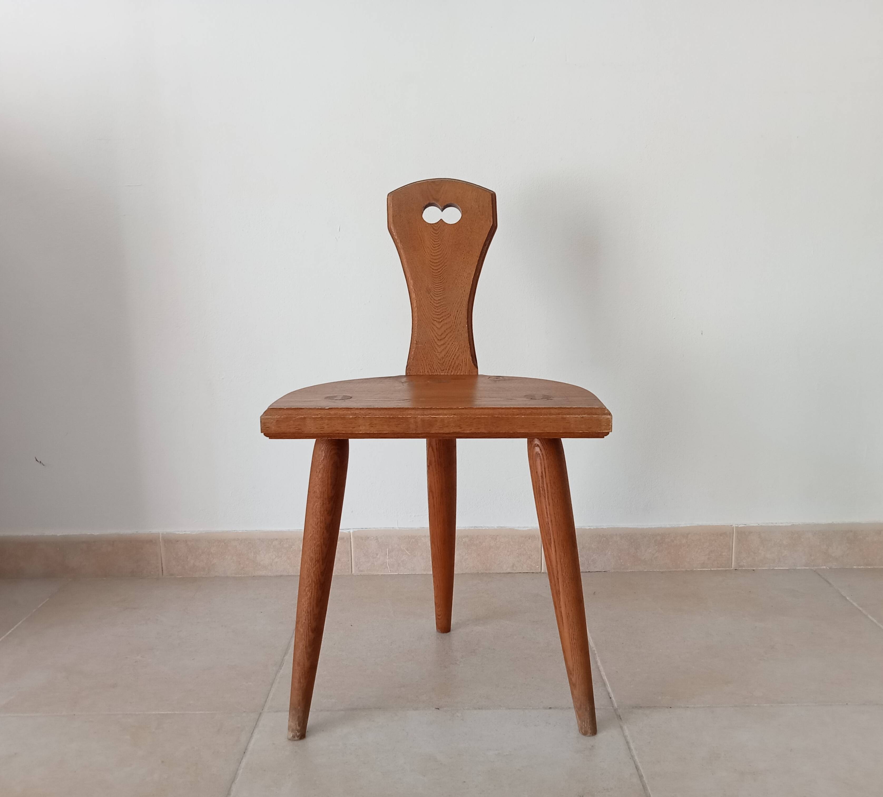 Low brutalist tripod chair in solid oak from the 1960s.