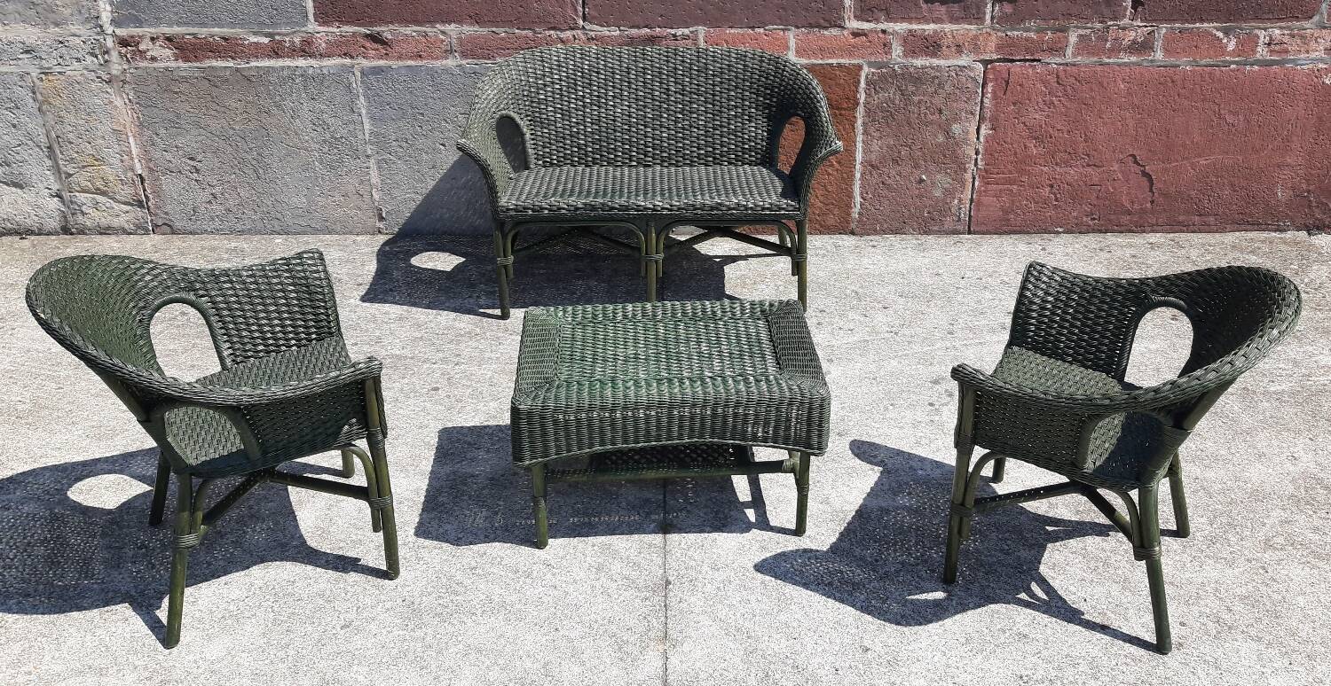 Salon de jardin complet en rotin. (Sofa, fauteuils x 2, table basse)