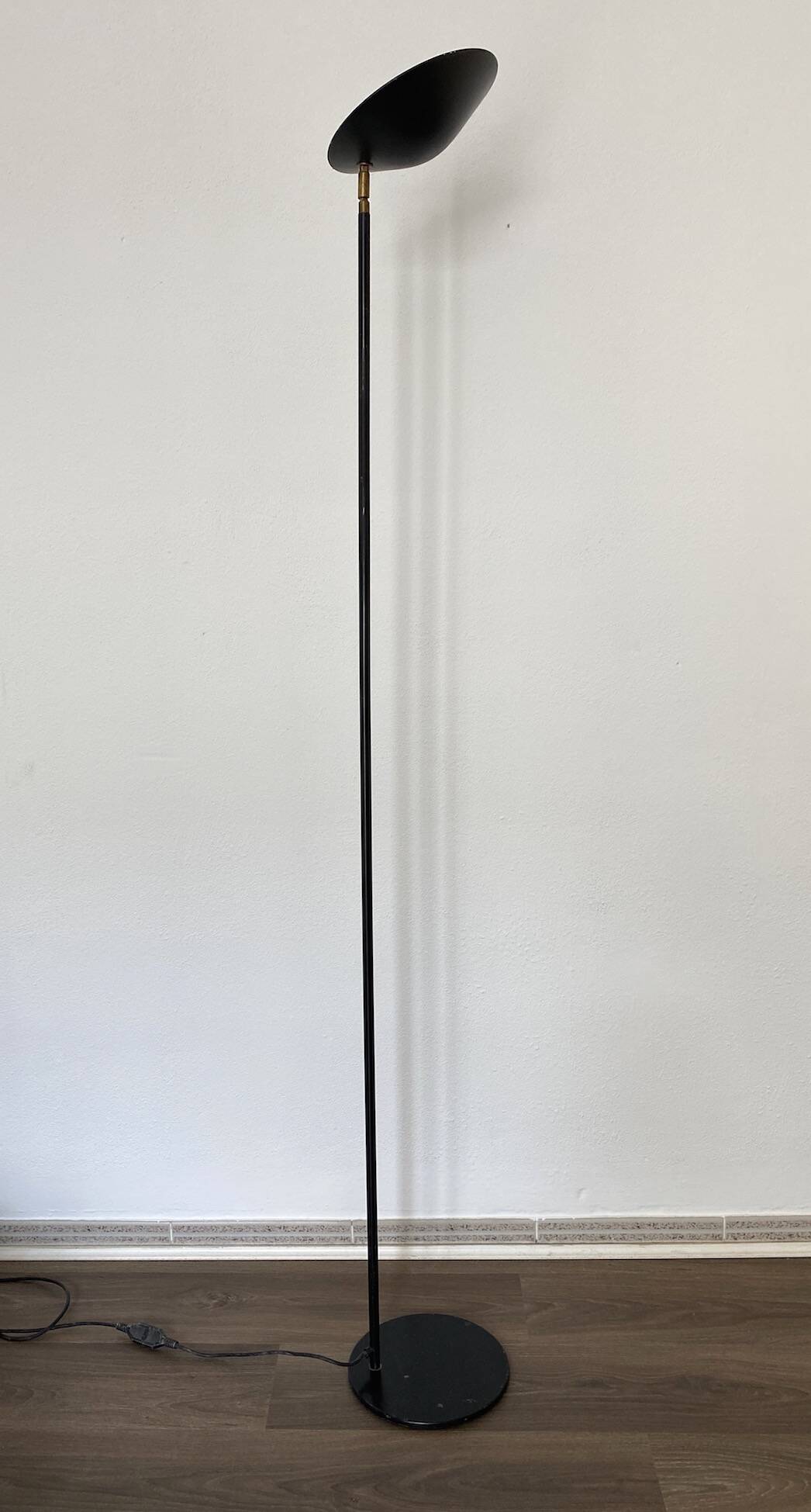 Vintage halogen floor lamp in black lacquered metal and brass ball joint