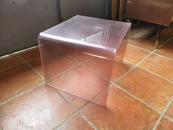 Bout de canapé en plexiglas fumé des années 70