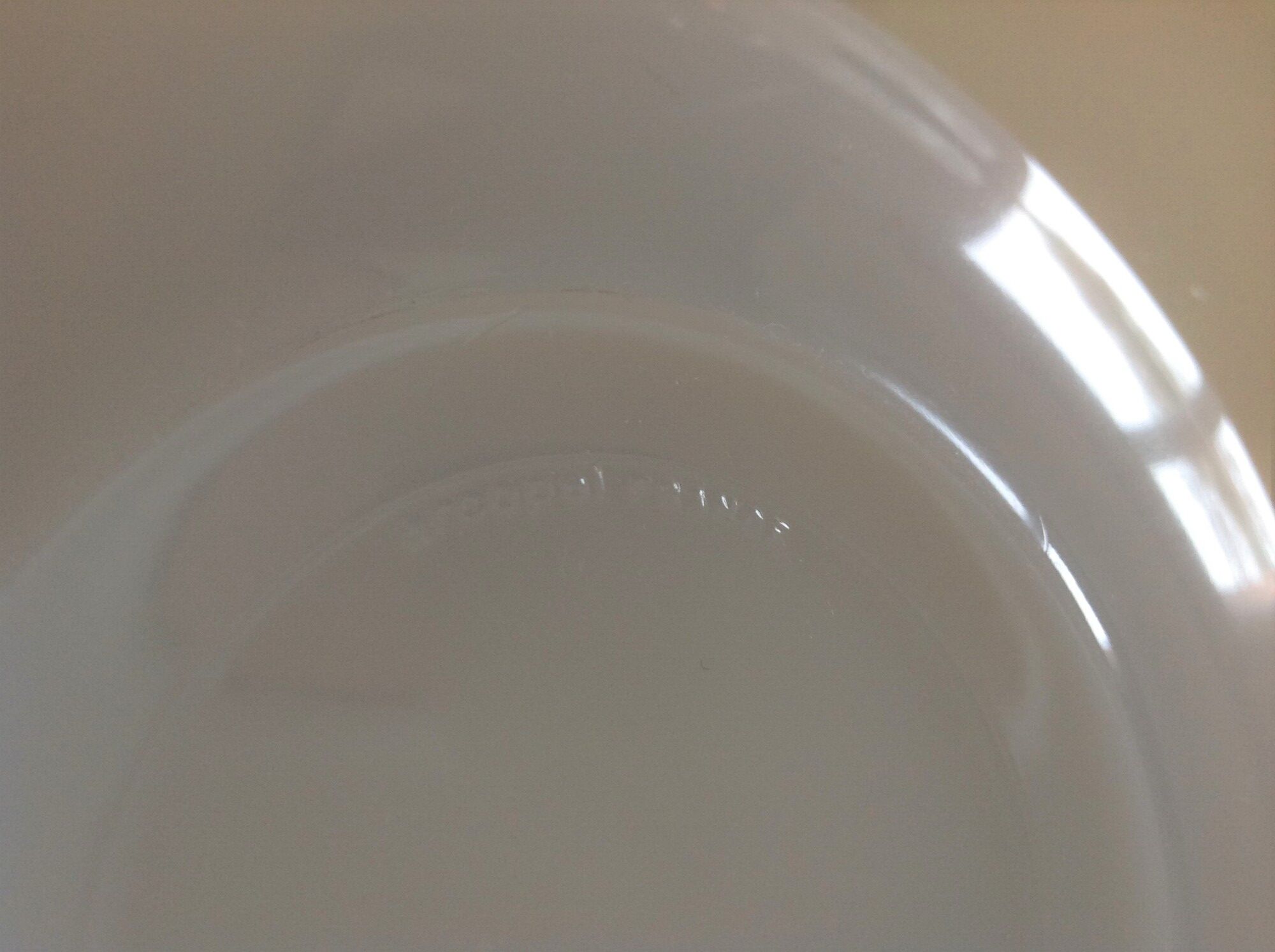Pair of polychrome opaline cups by Arcopal / vintage 60s-70s
