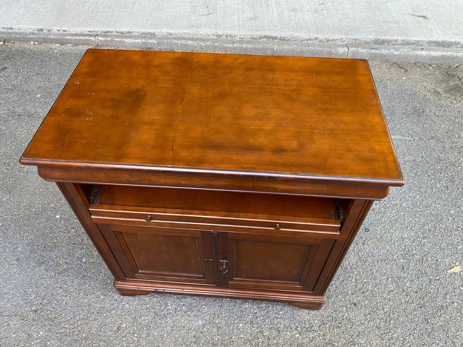 Buffet Louis Philippe en bois merisier satin