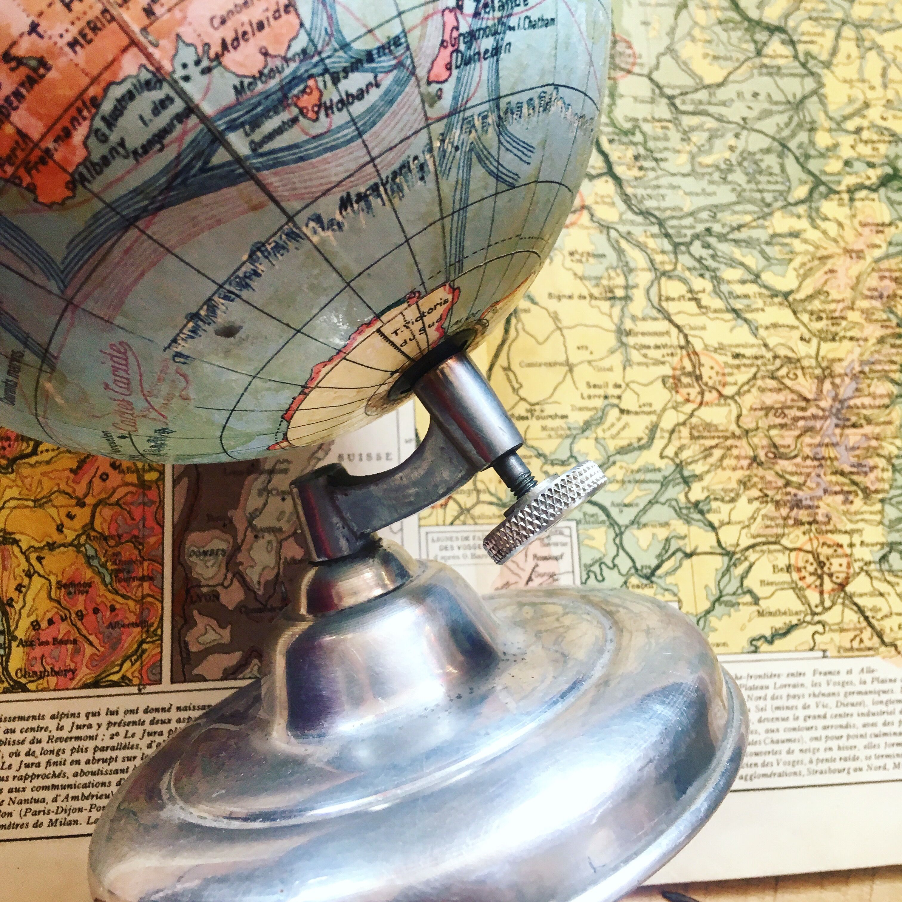 Former globe of the 40s/50s in boiled cardboard of the brand Taride