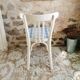 Chaise bistrot vintage Baumann blanche et vichy bleu