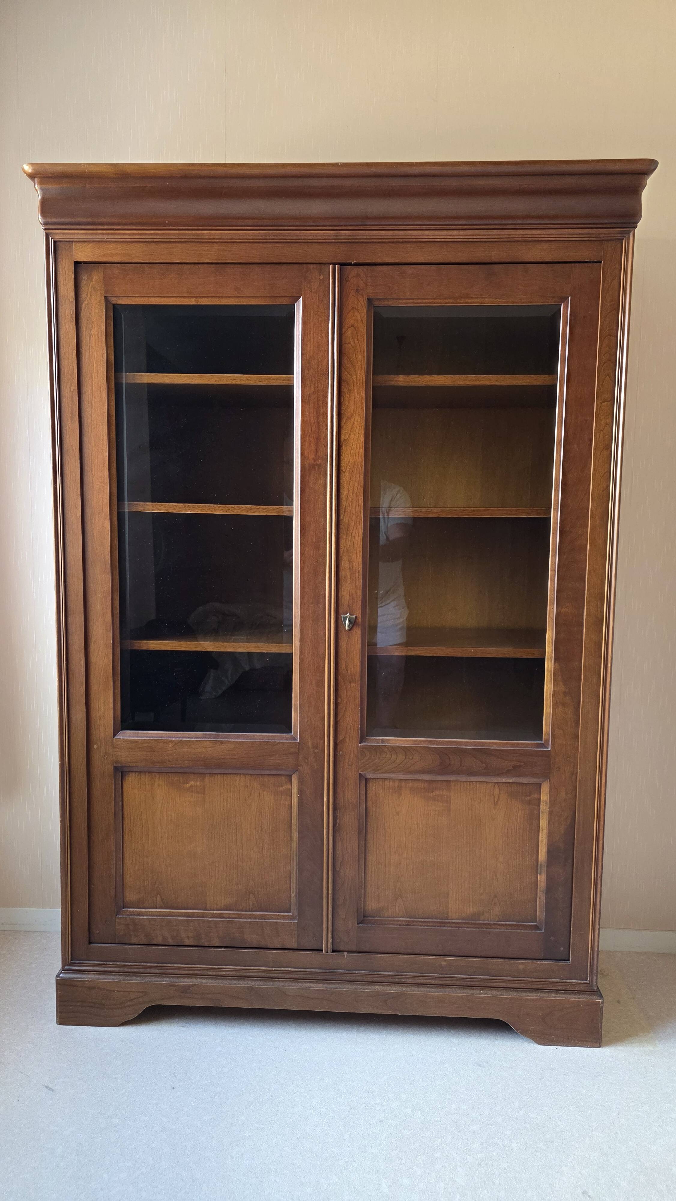 Glass library by the brand Grange model No. 128