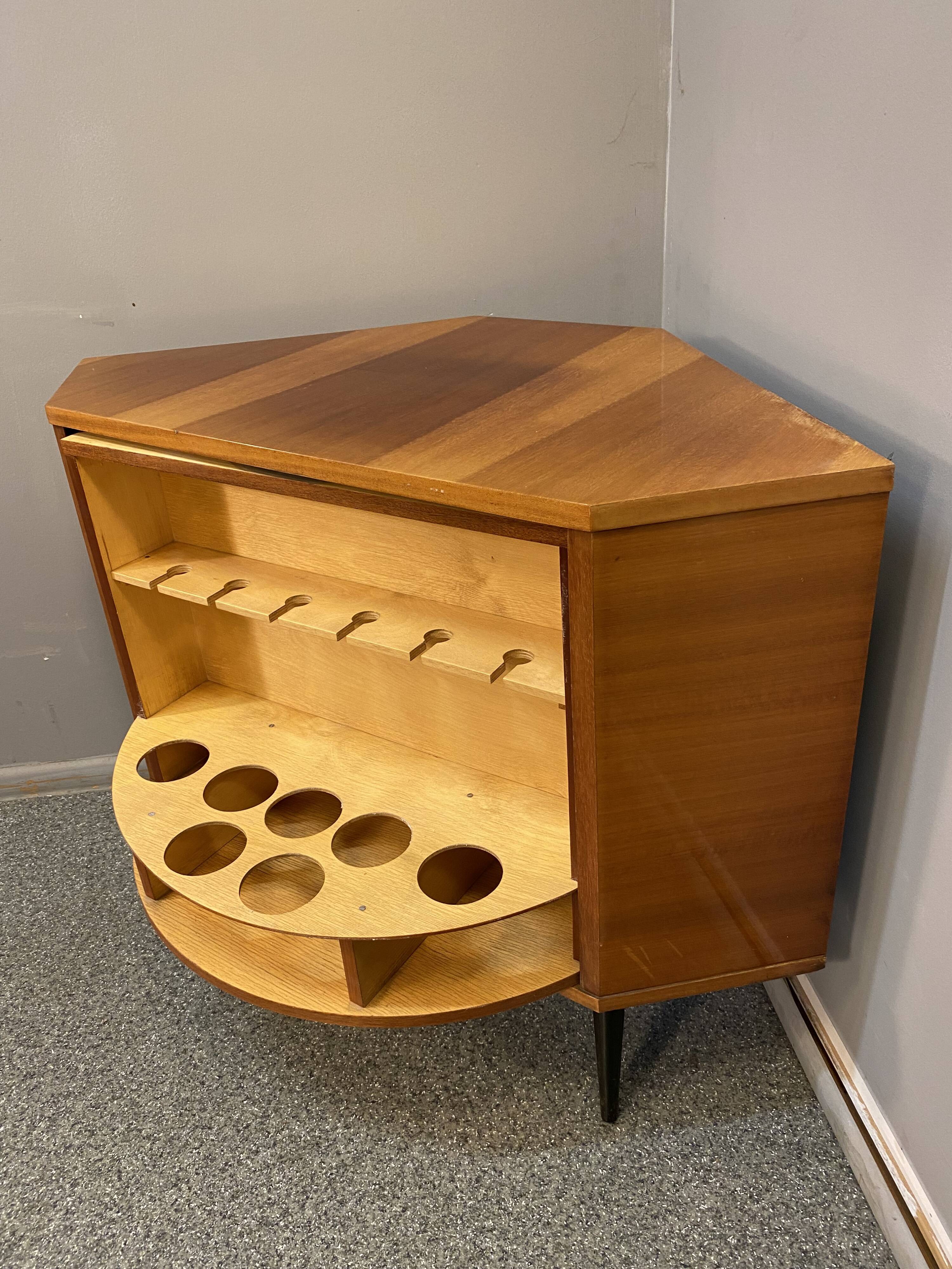 Swivel Corner Bar 60
