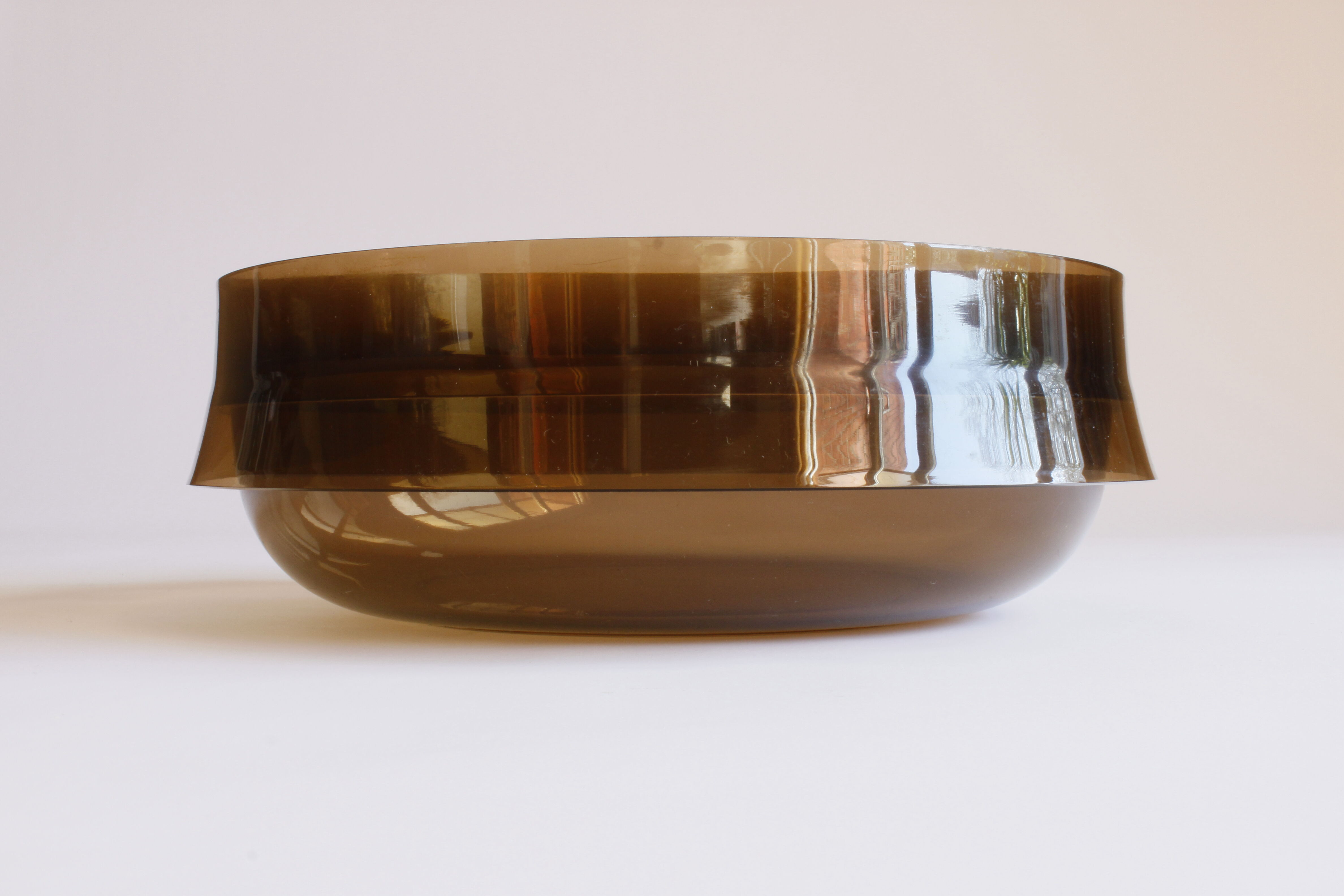 Saladier bol cuillères et pichet lucite fumée Guzzini