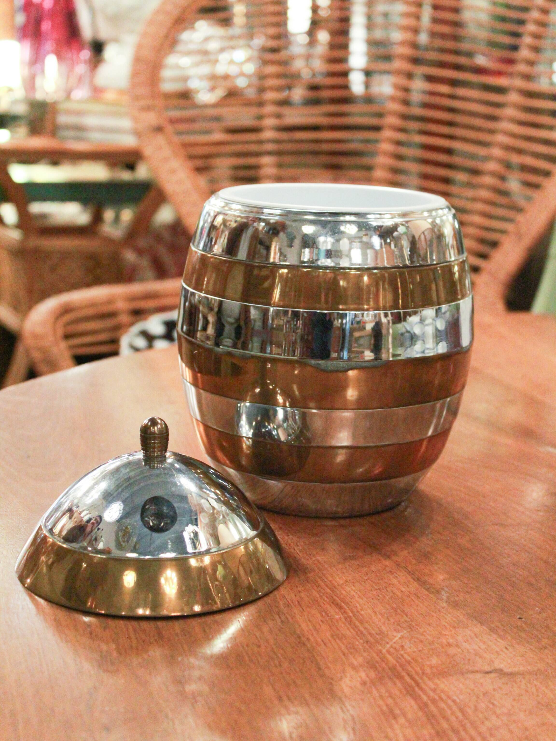 Egg-shaped ice bucket, silver and gold finish – Tommaso Barbi