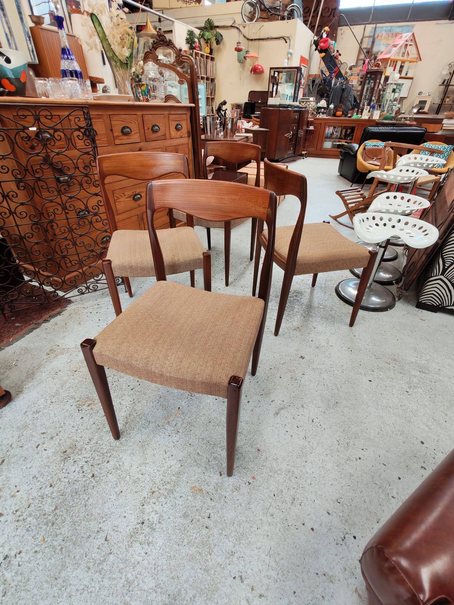 Set of 4 teak chairs in the style of Niels Otto Møller from the 1960s.