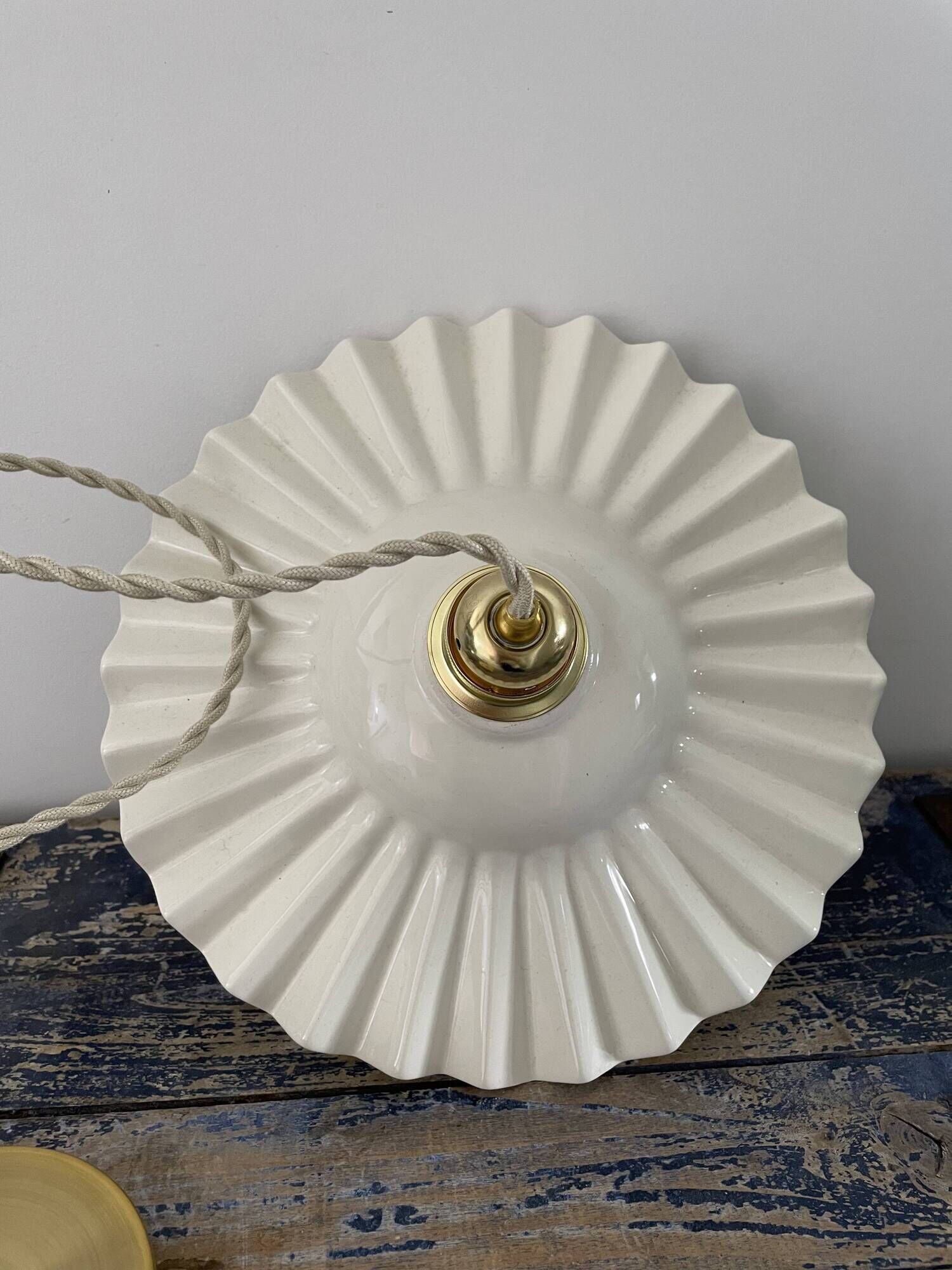 Vintage hanging in electrified toothed ceramic to nine