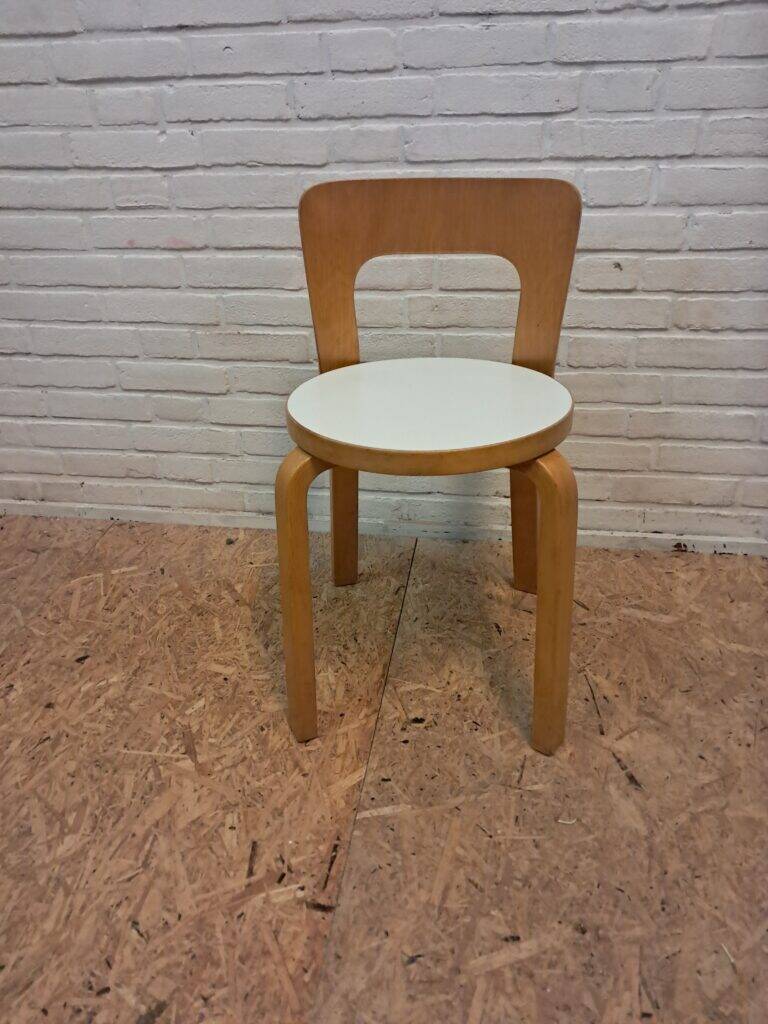 Aalvar Aalto 65 children's chair