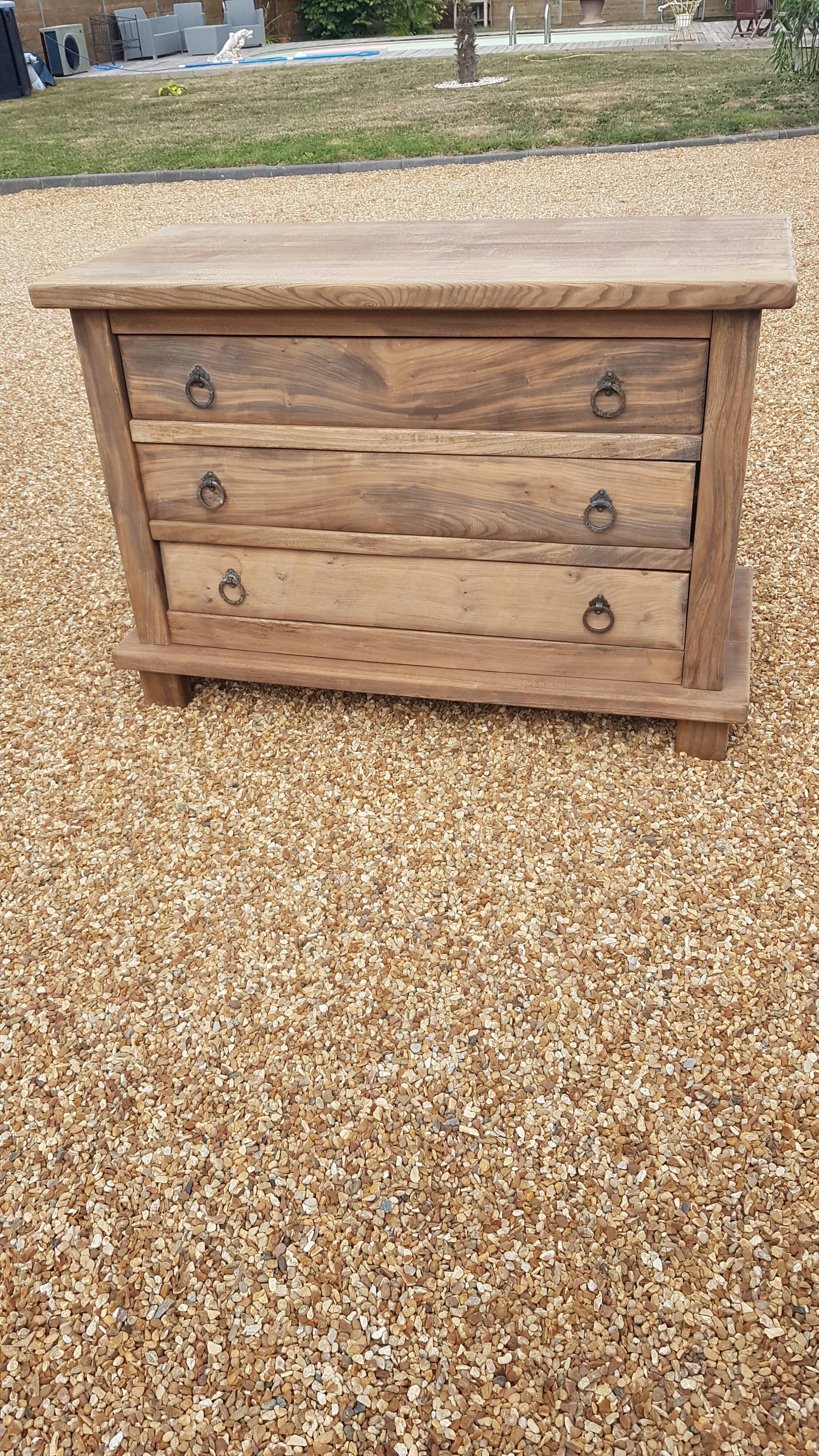 Elm chest of drawers