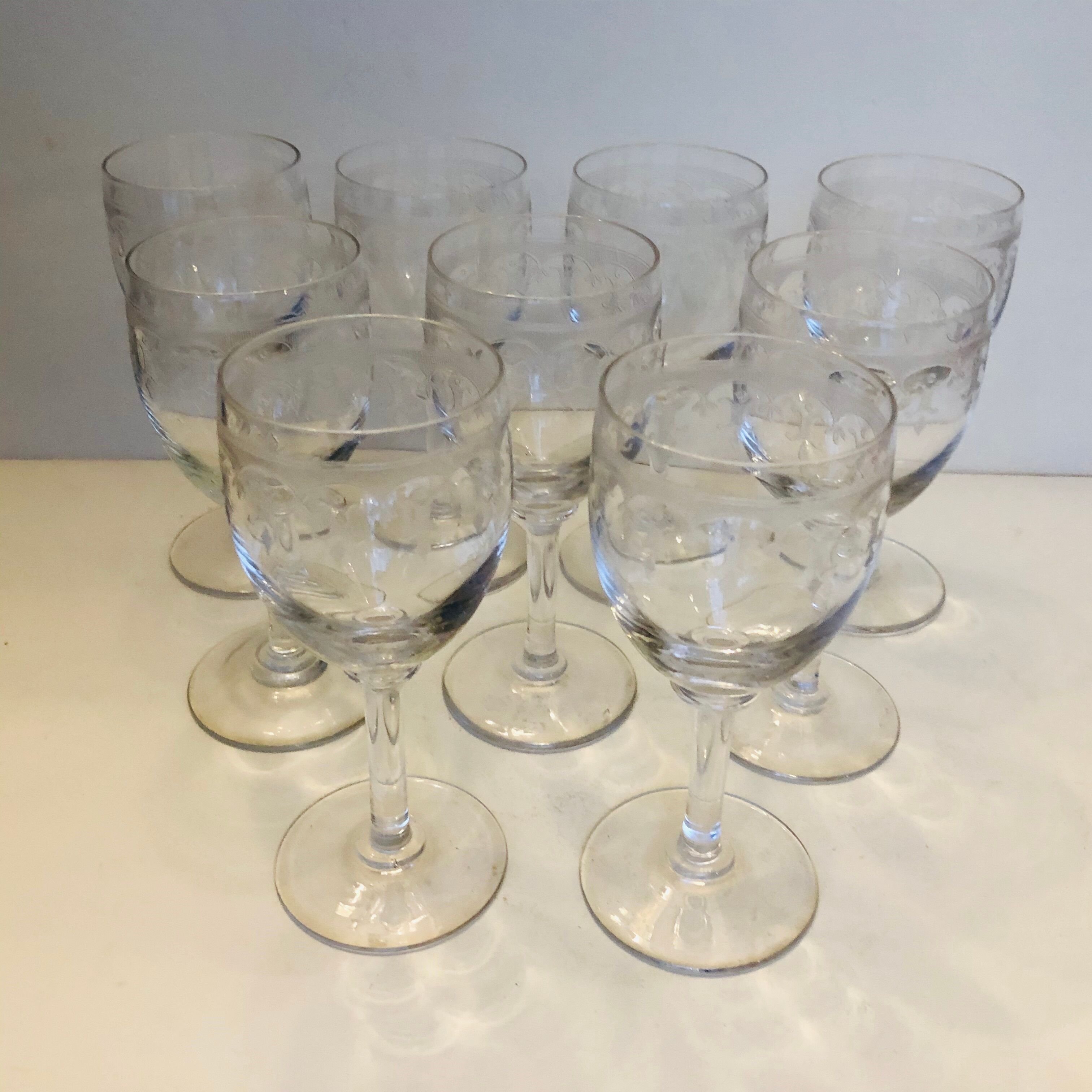 Ensemble de 9 verres à vin en cristal