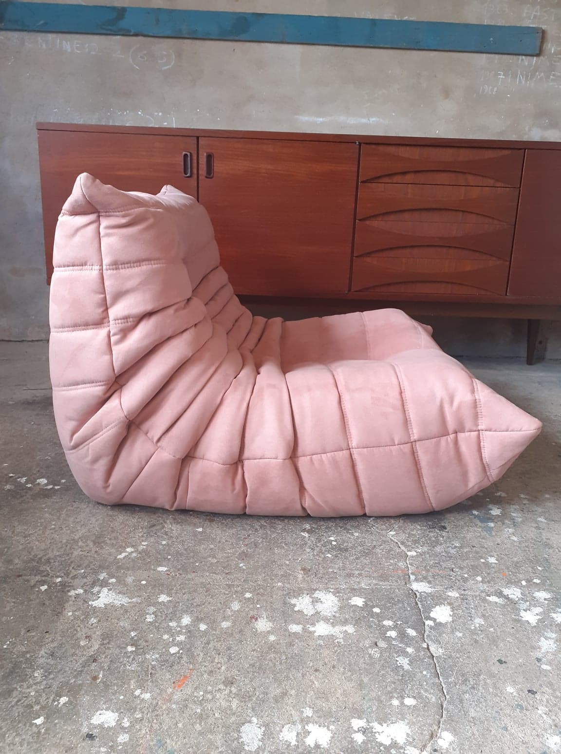 Fireside chair Togo rose by Michel Ducaroy for Ligne Roset